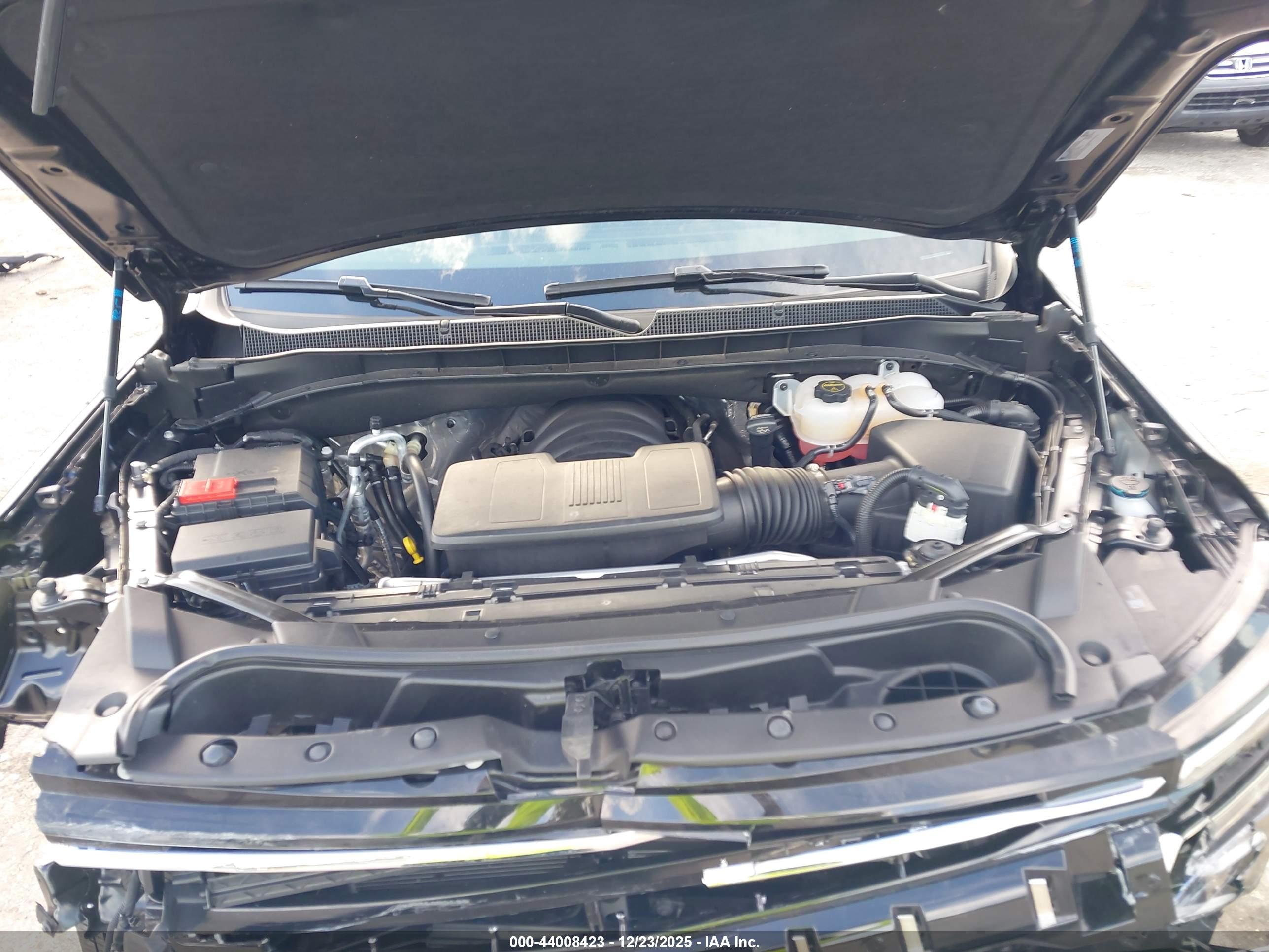 CHEVROLET SUBURBAN image 10