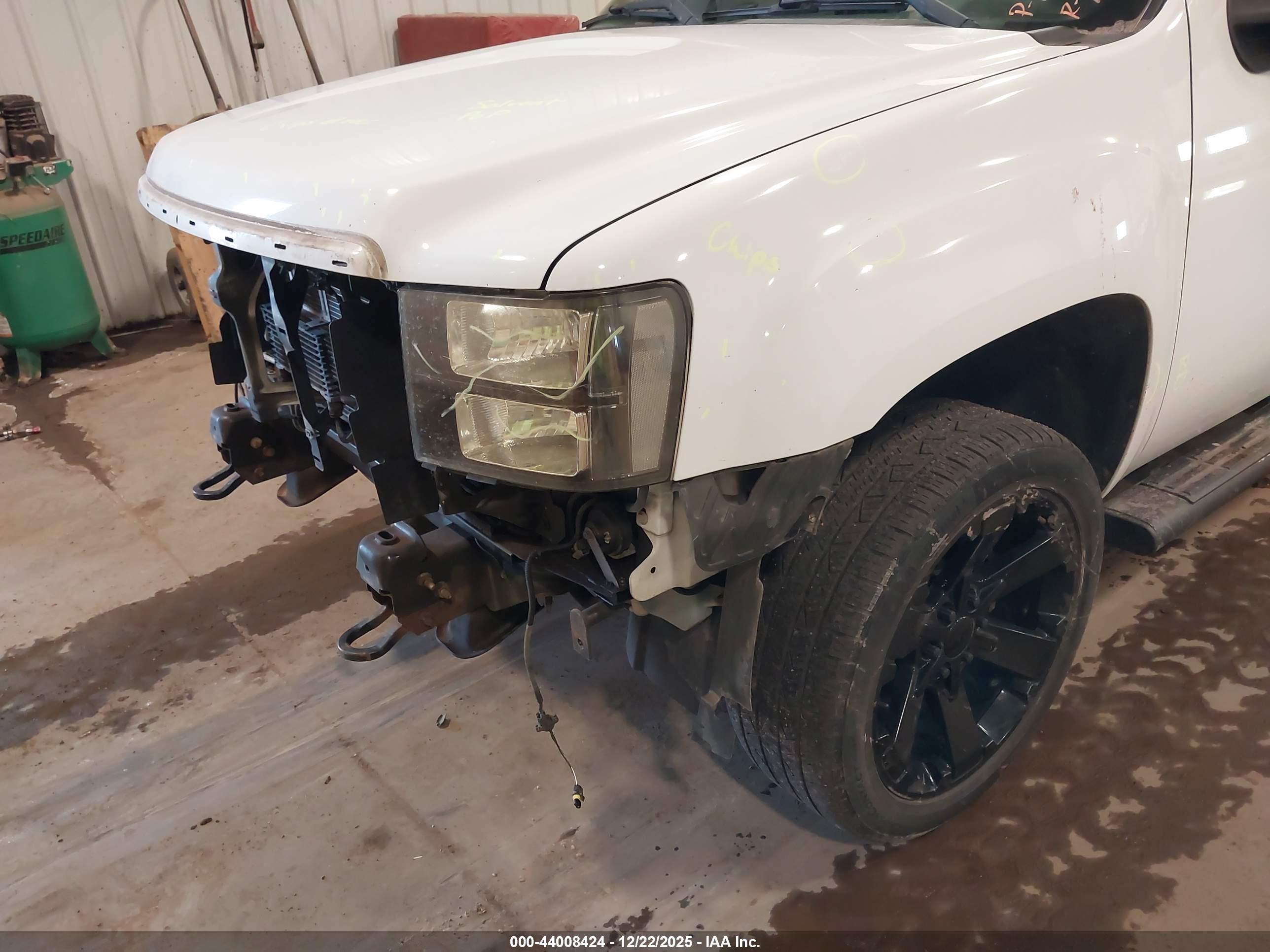 GMC SIERRA image 6
