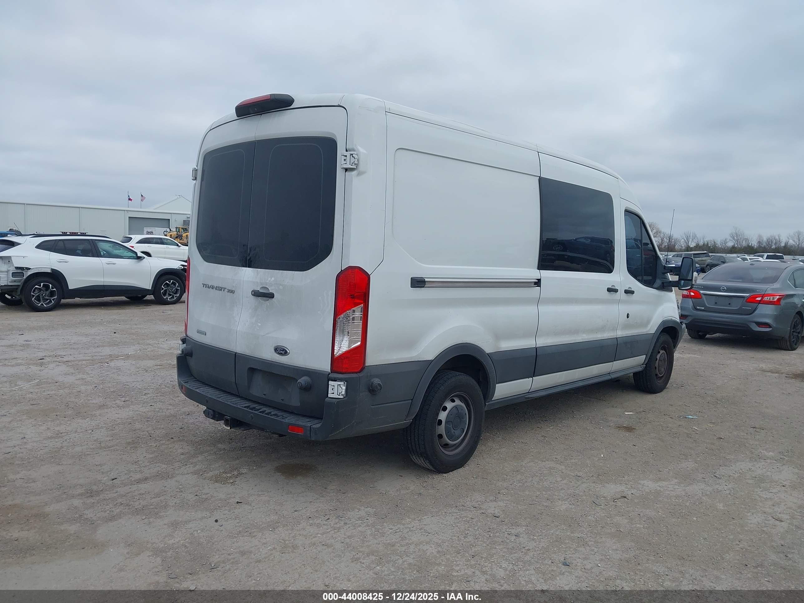 FORD TRANSIT-350 image 4