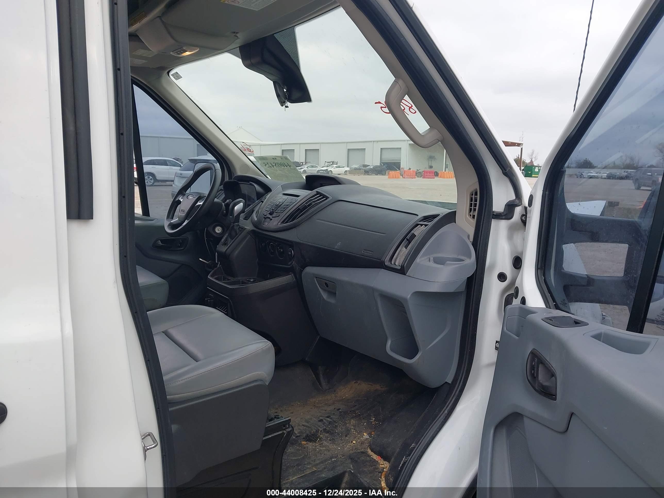 FORD TRANSIT-350 image 5