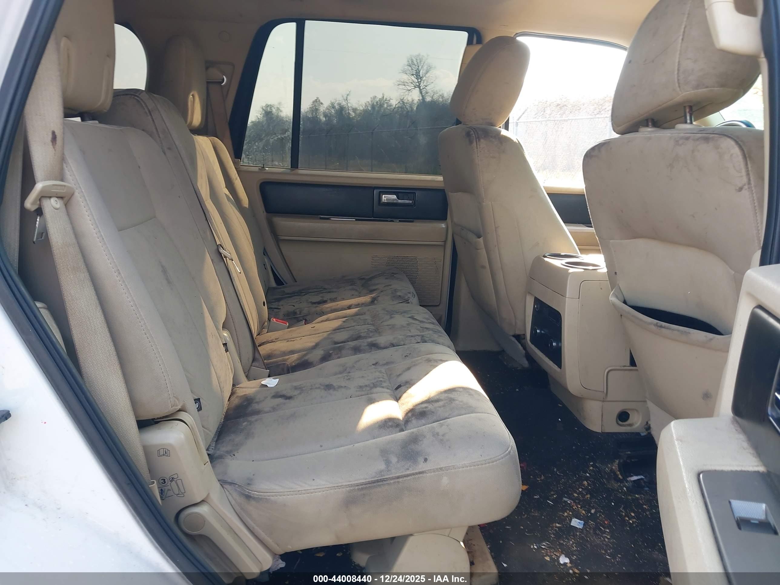 FORD EXPEDITION image 8