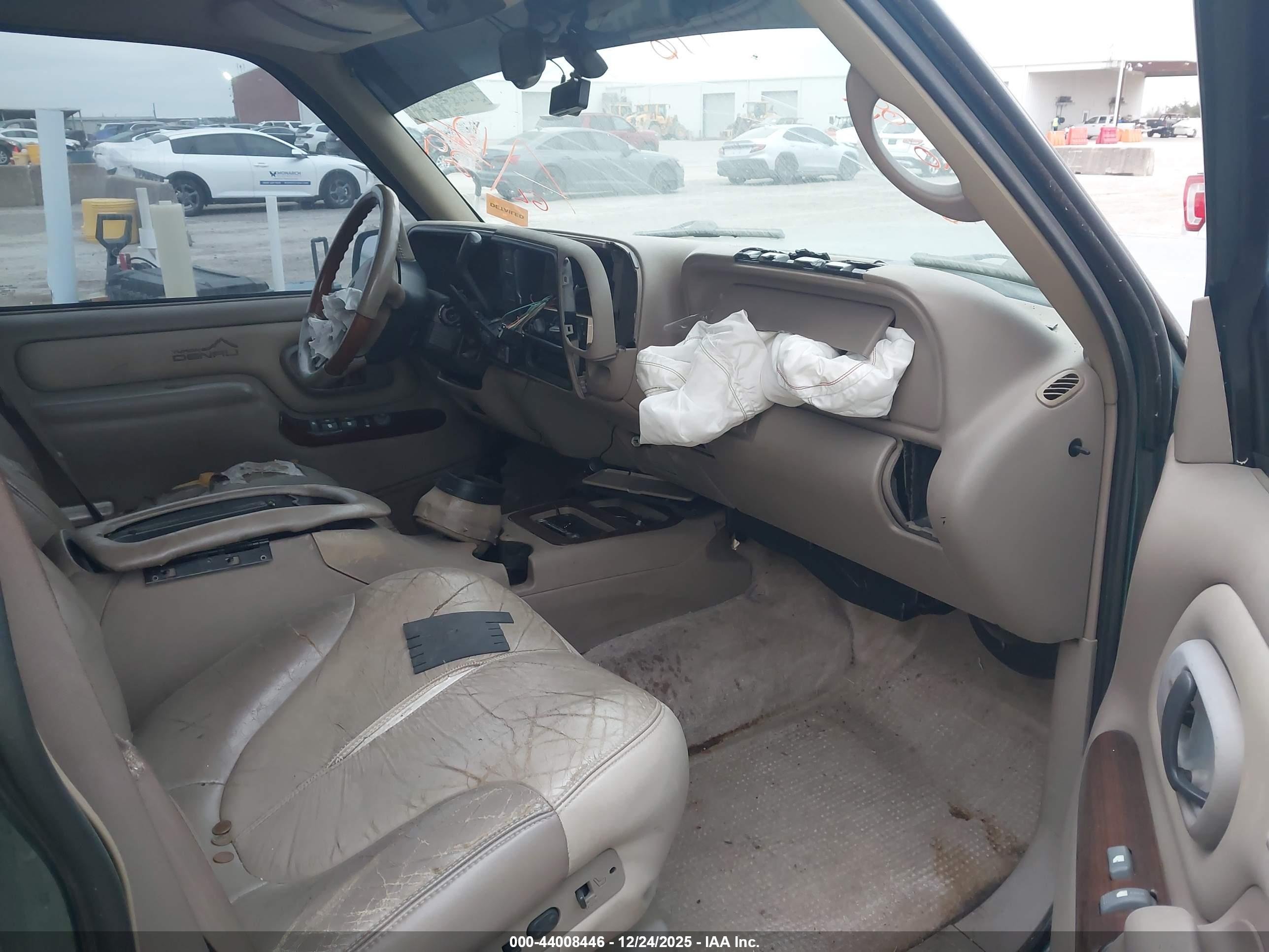 GMC YUKON image 5