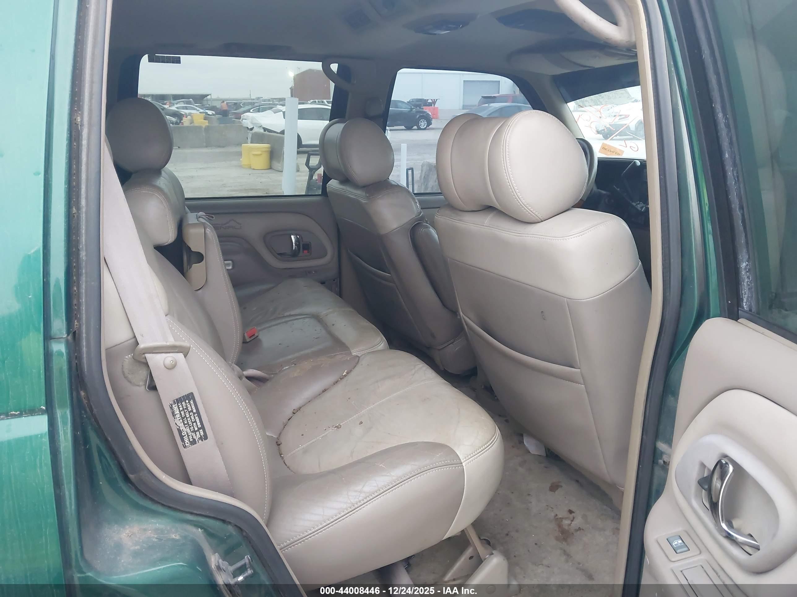 GMC YUKON image 8