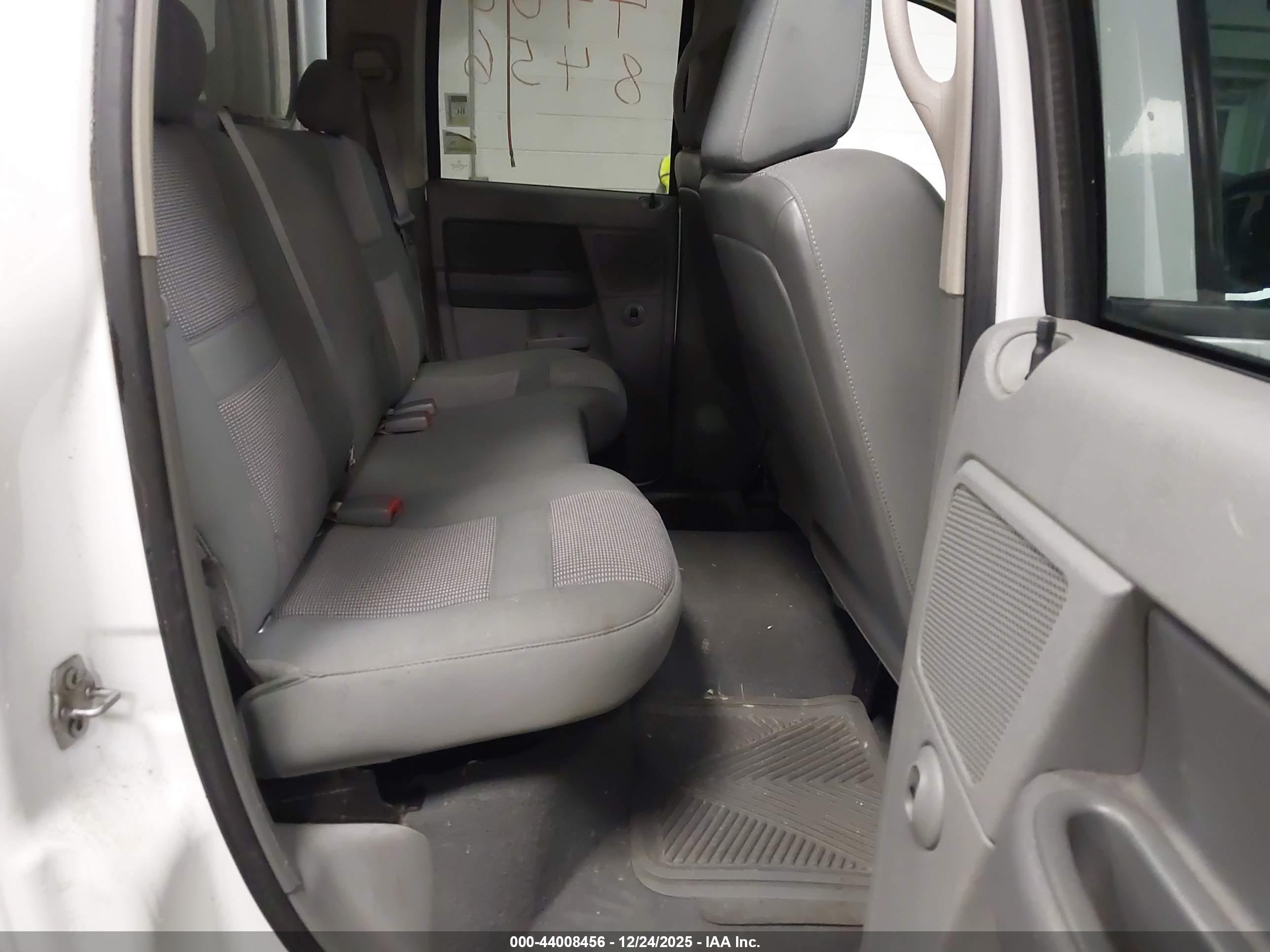DODGE RAM image 8