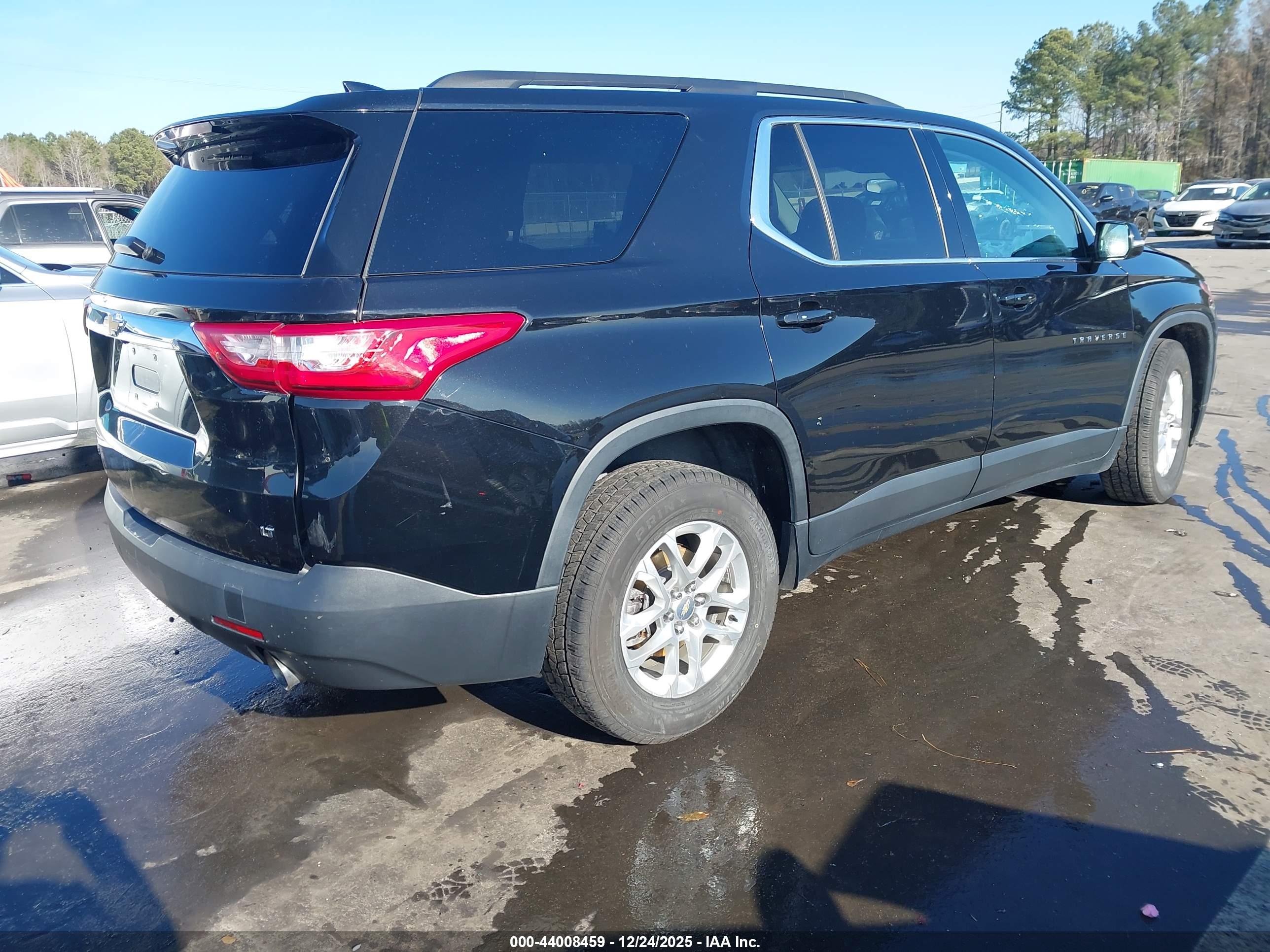 CHEVROLET TRAVERSE image 4