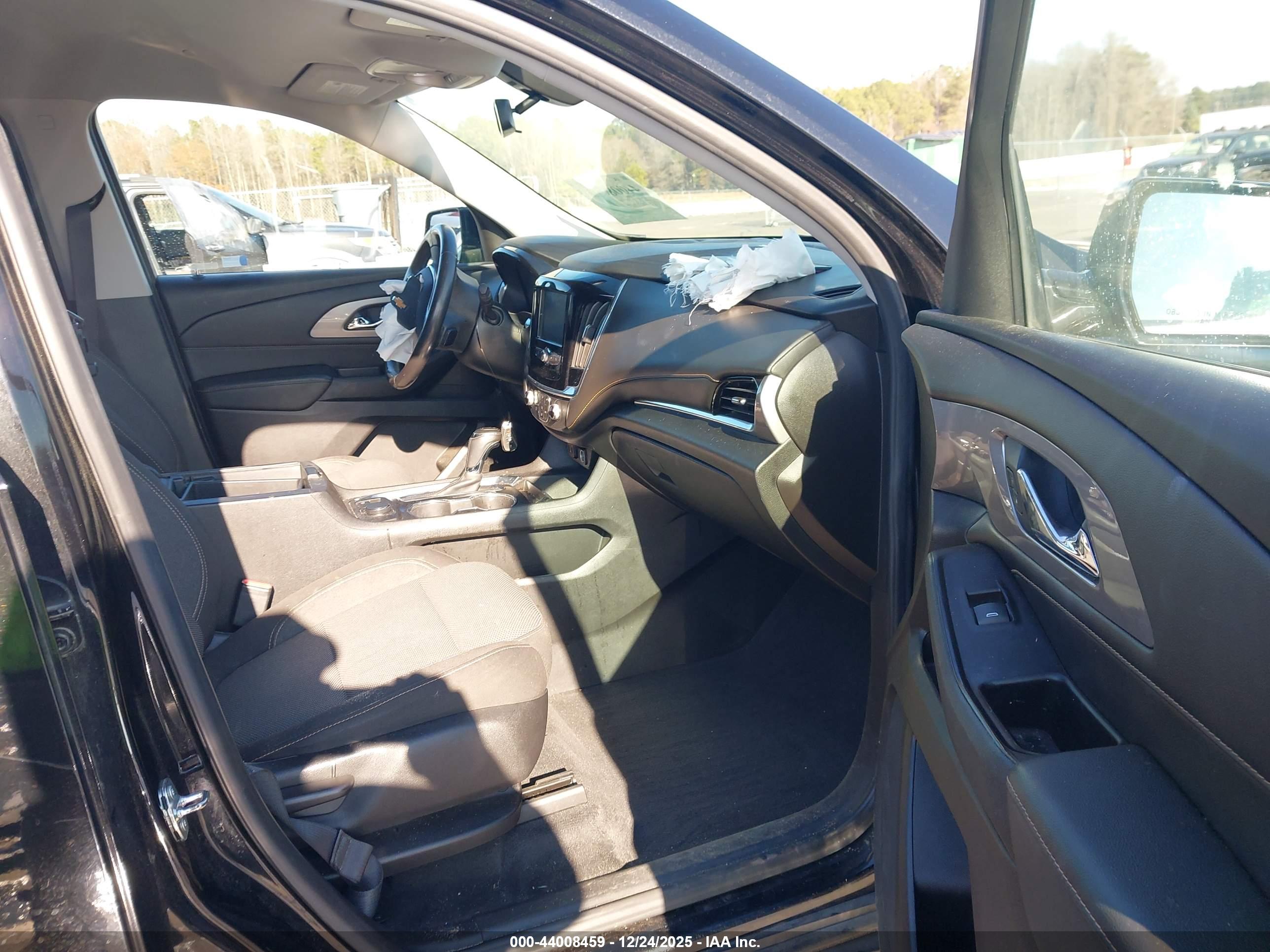 CHEVROLET TRAVERSE image 5