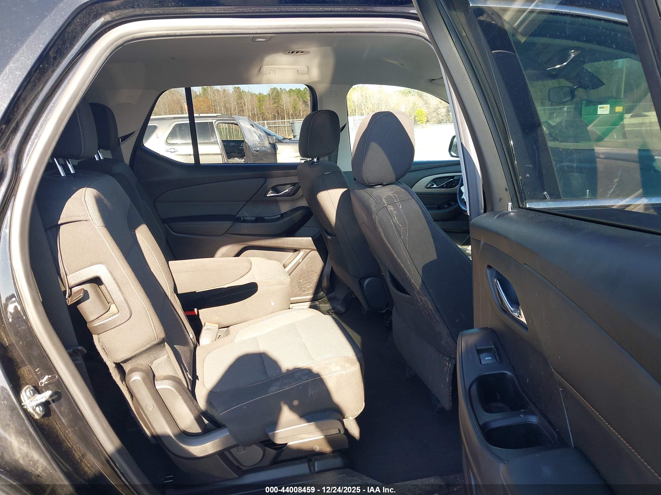 CHEVROLET TRAVERSE image 8