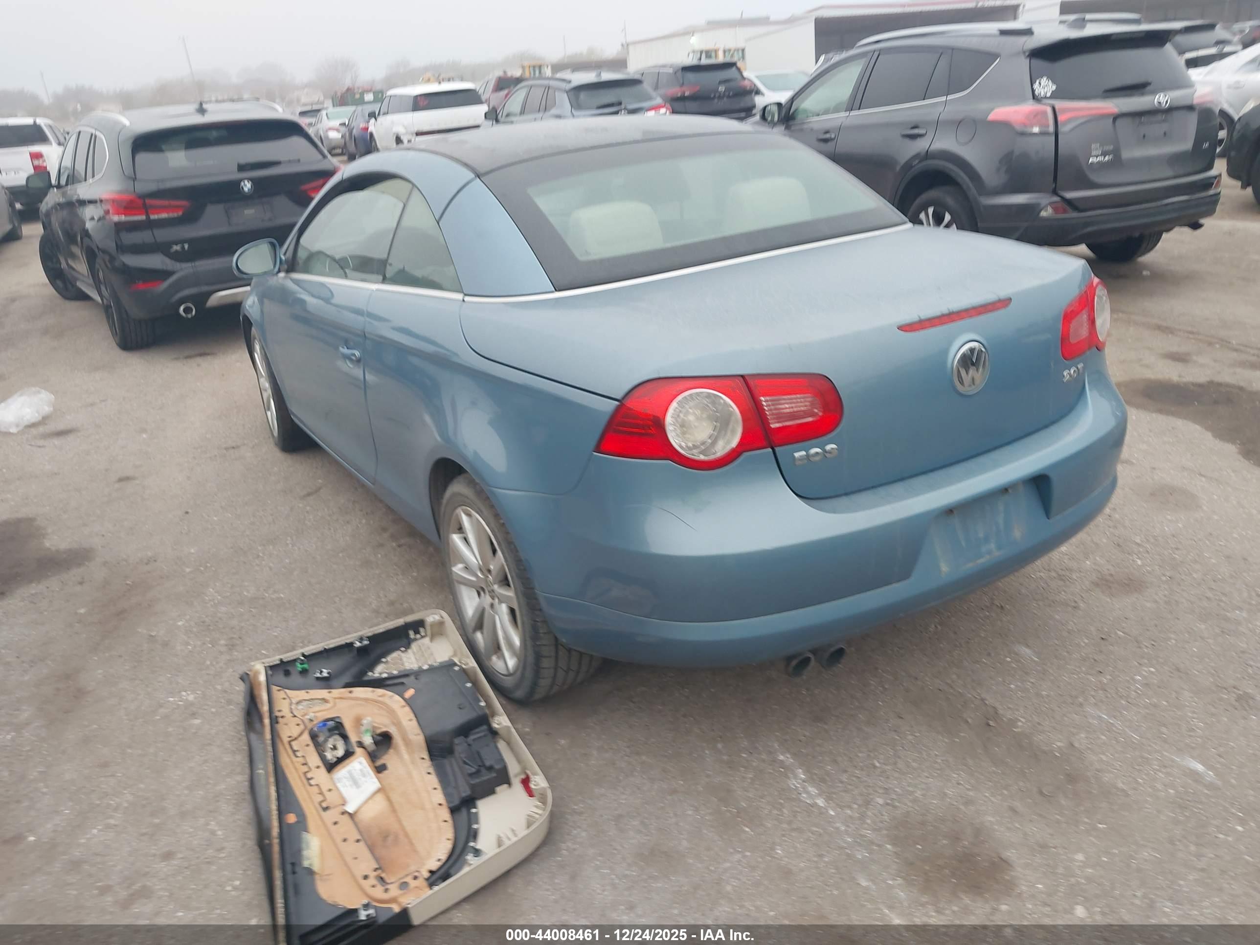 VOLKSWAGEN EOS image 3