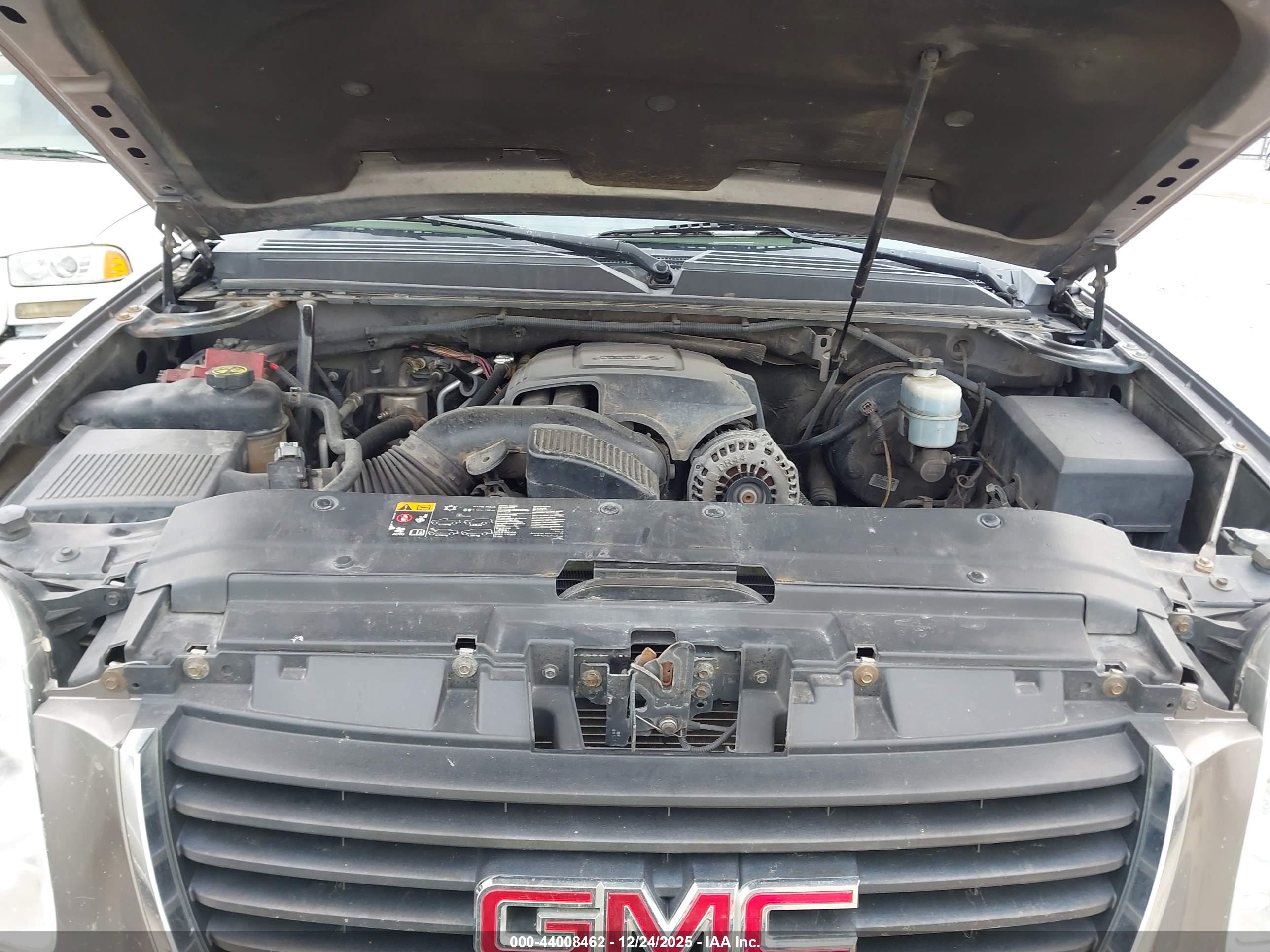 GMC YUKON image 10