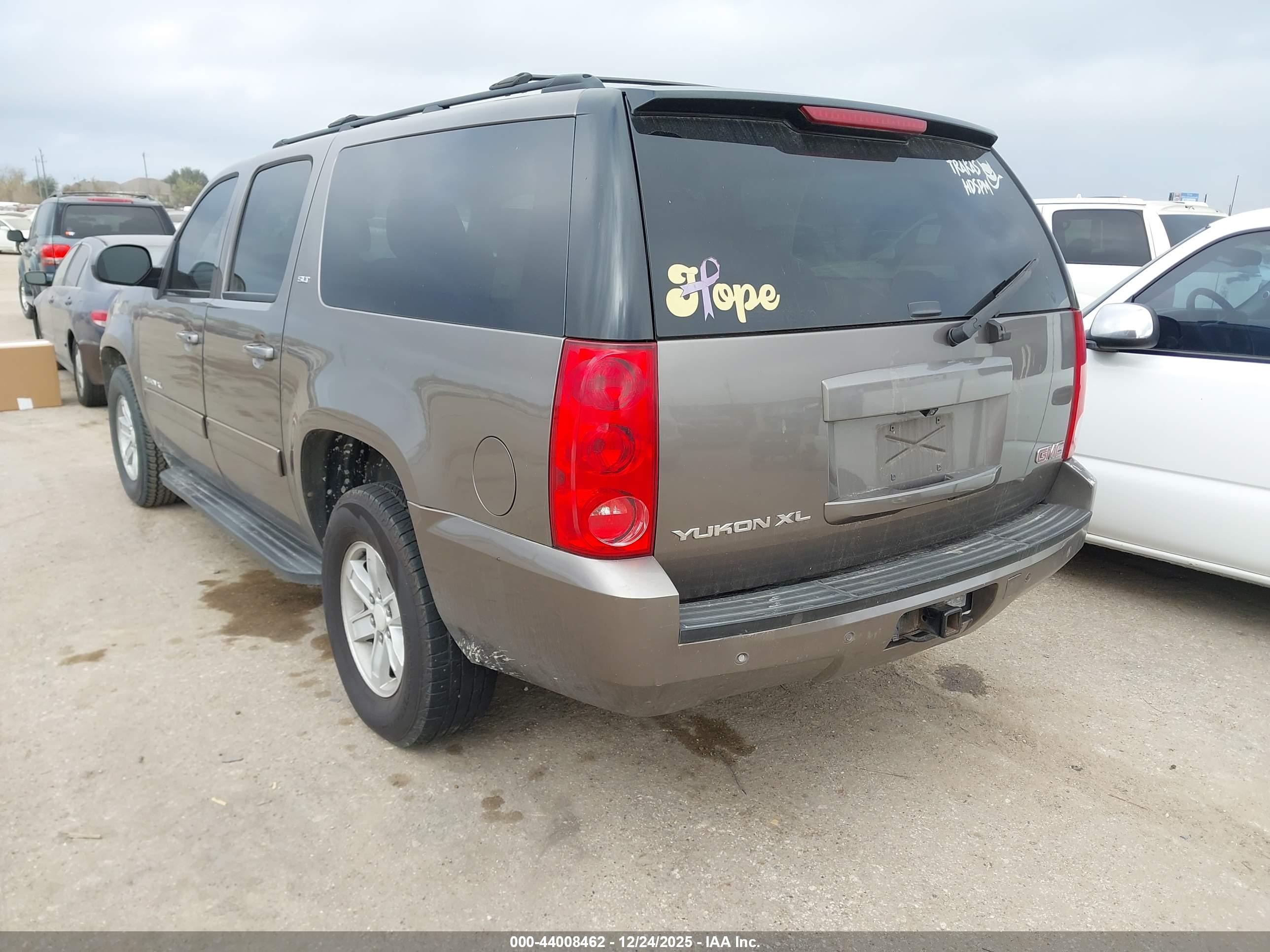 GMC YUKON image 3