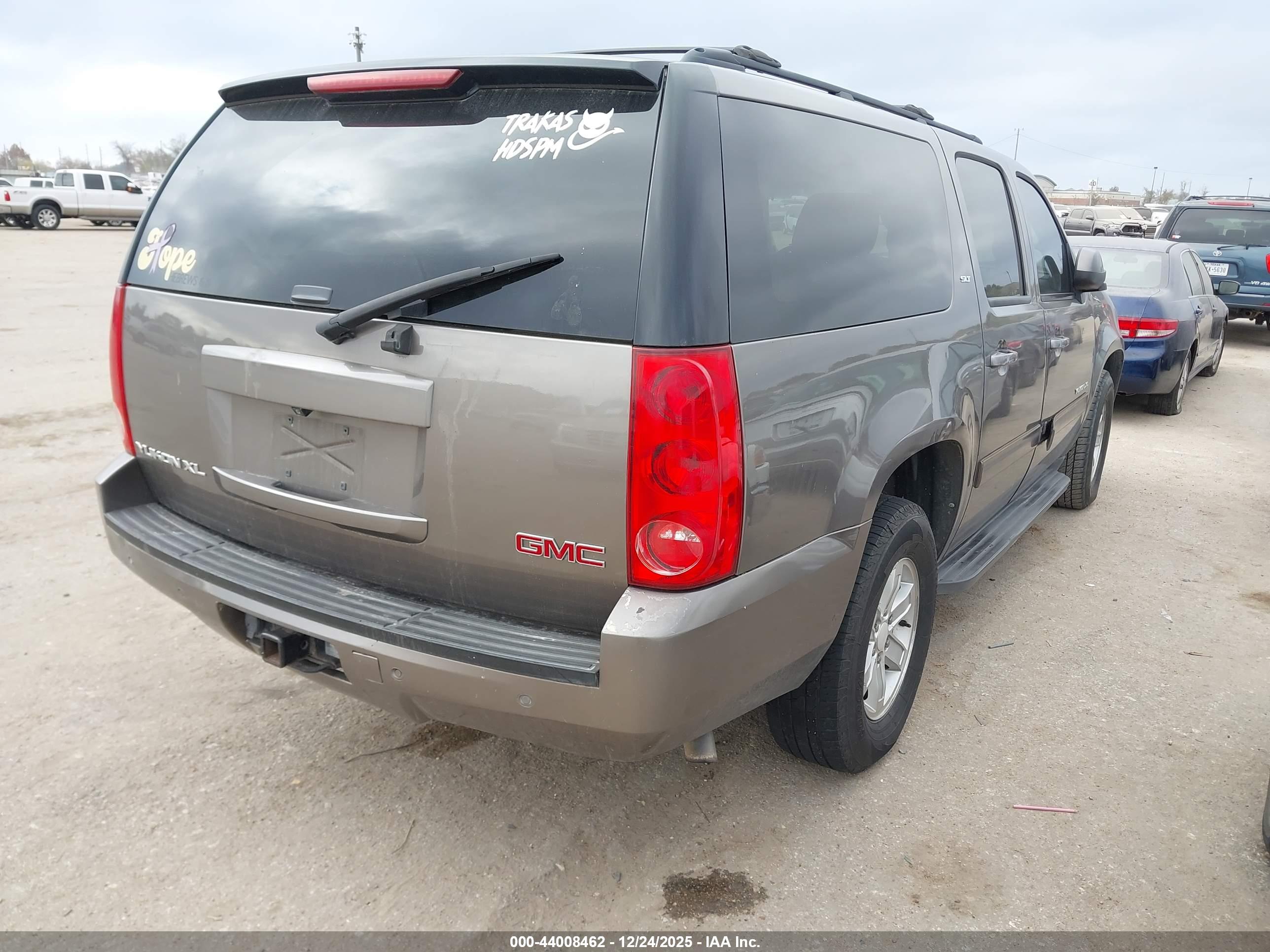 GMC YUKON image 4