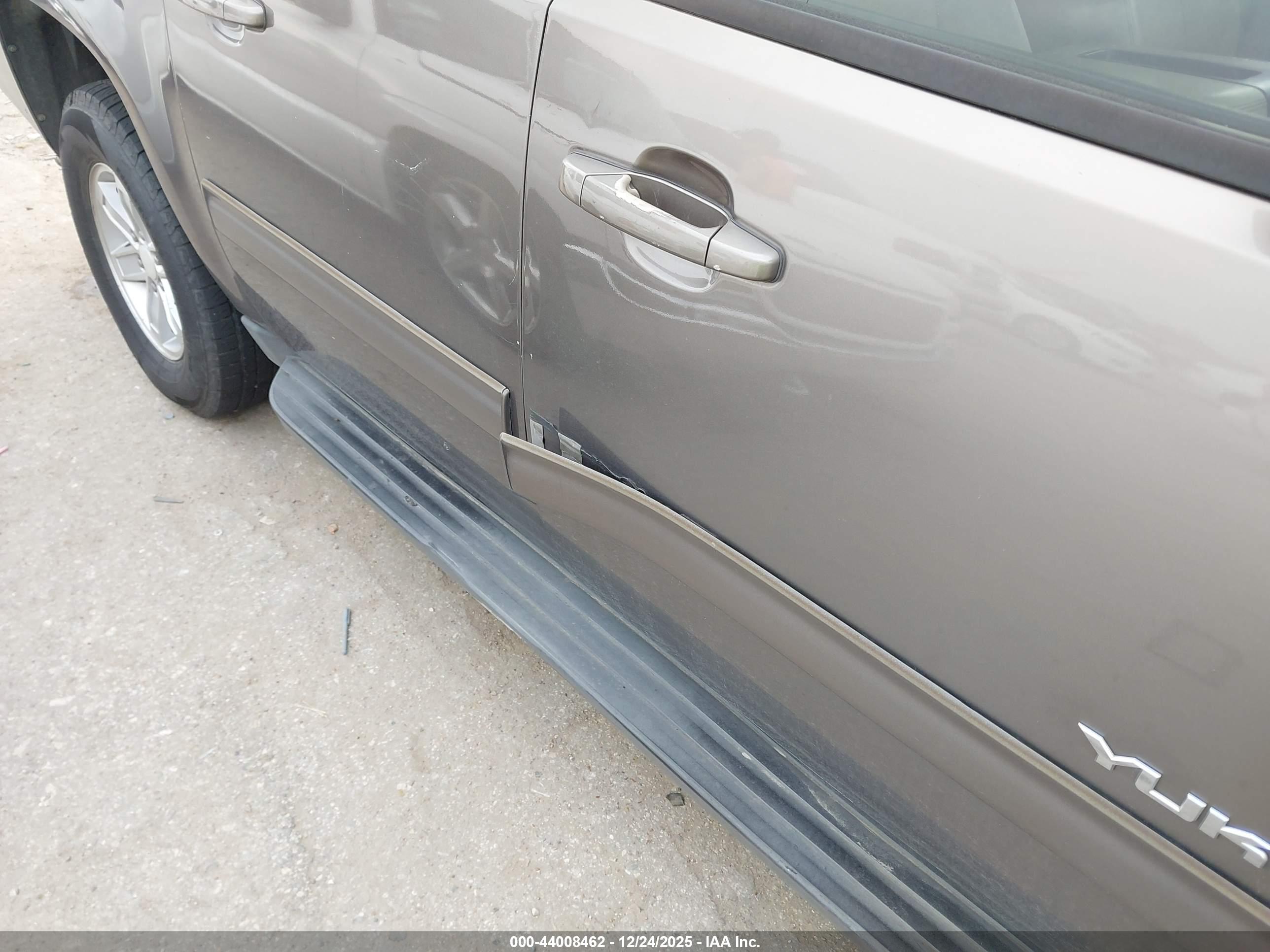 GMC YUKON image 6