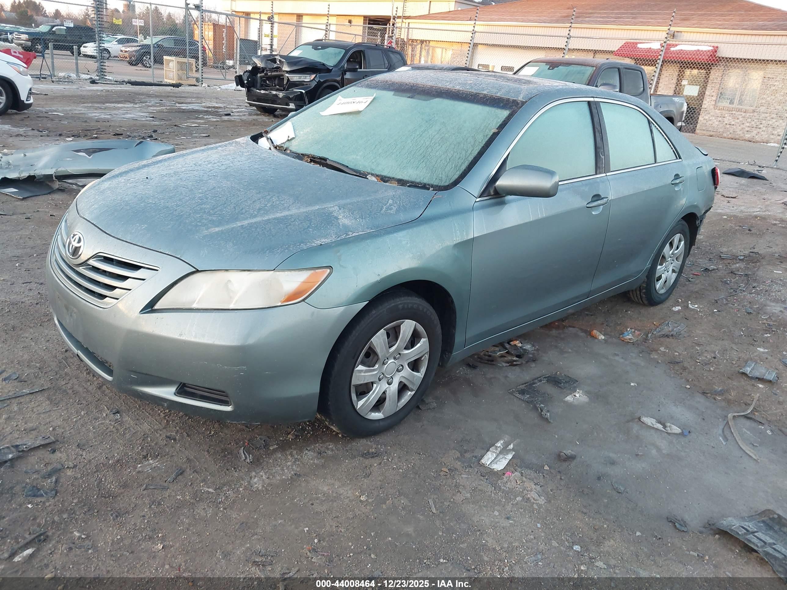 TOYOTA CAMRY image 2
