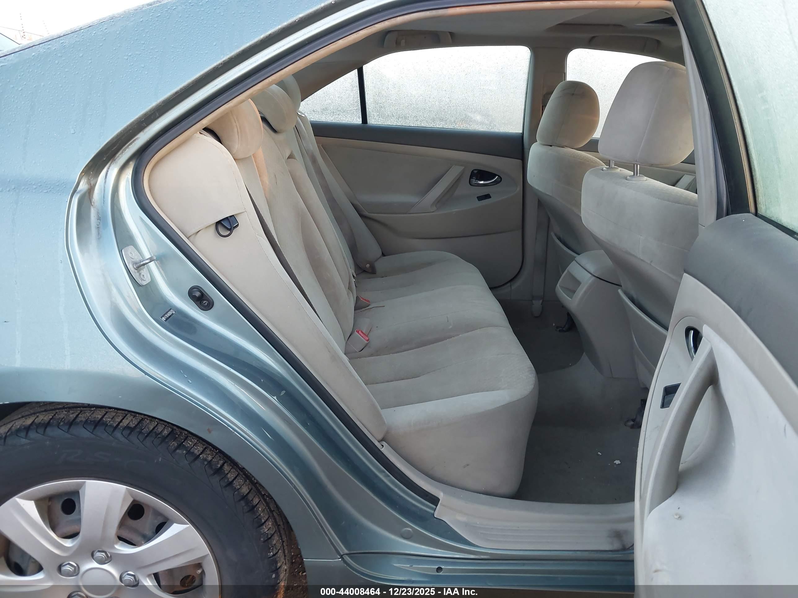 TOYOTA CAMRY image 8