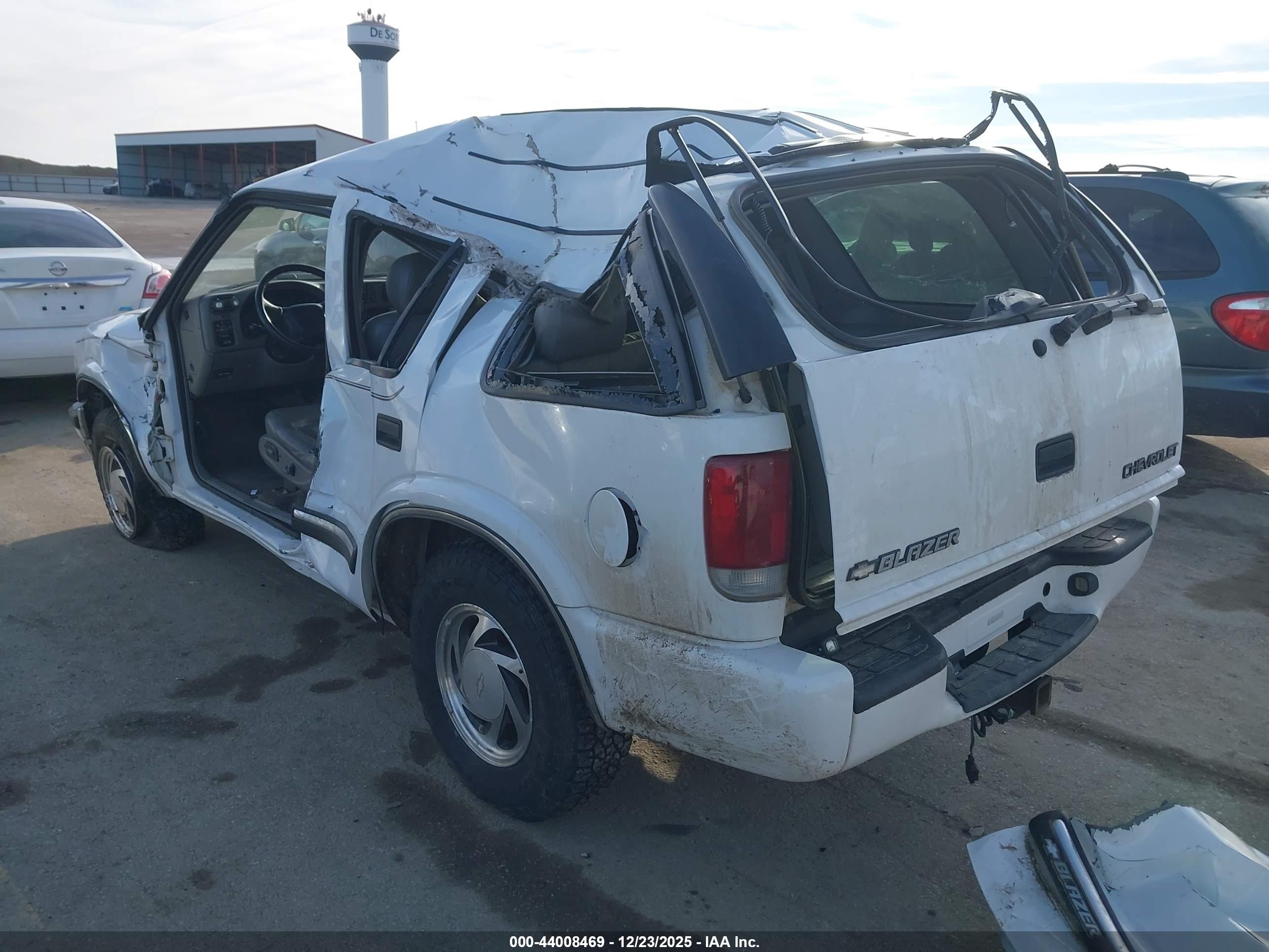 CHEVROLET BLAZER image 3