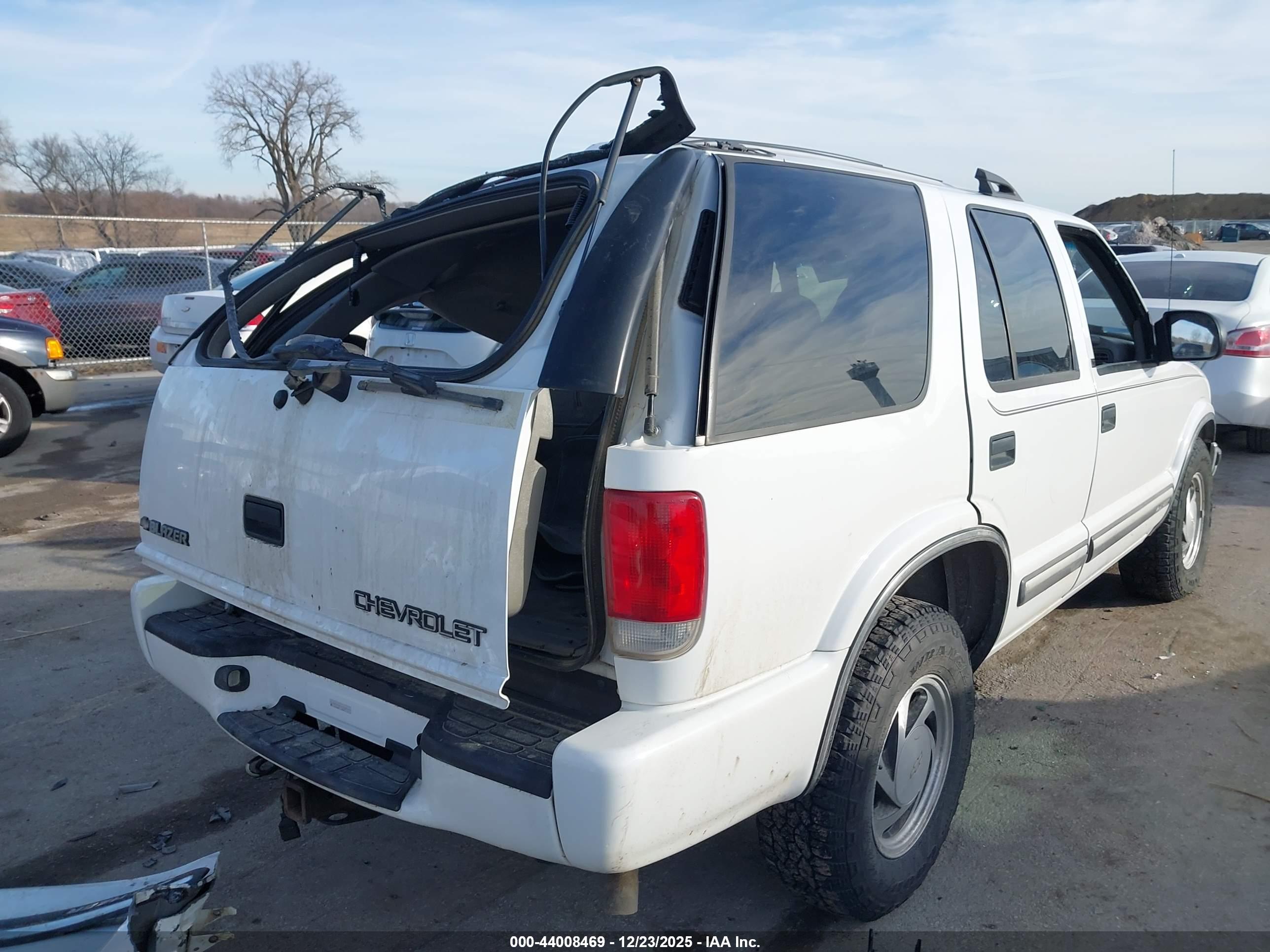 CHEVROLET BLAZER image 4