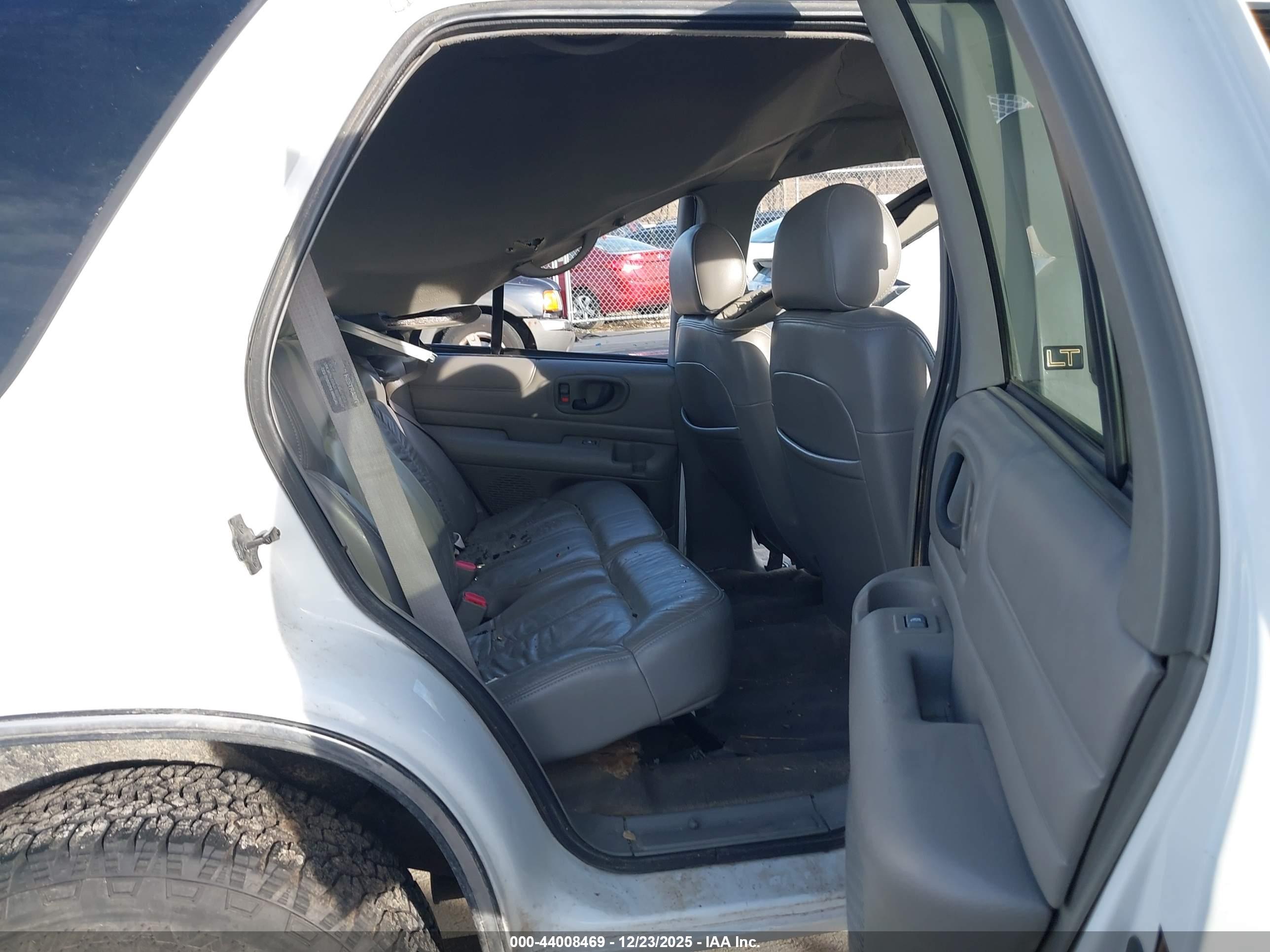 CHEVROLET BLAZER image 8
