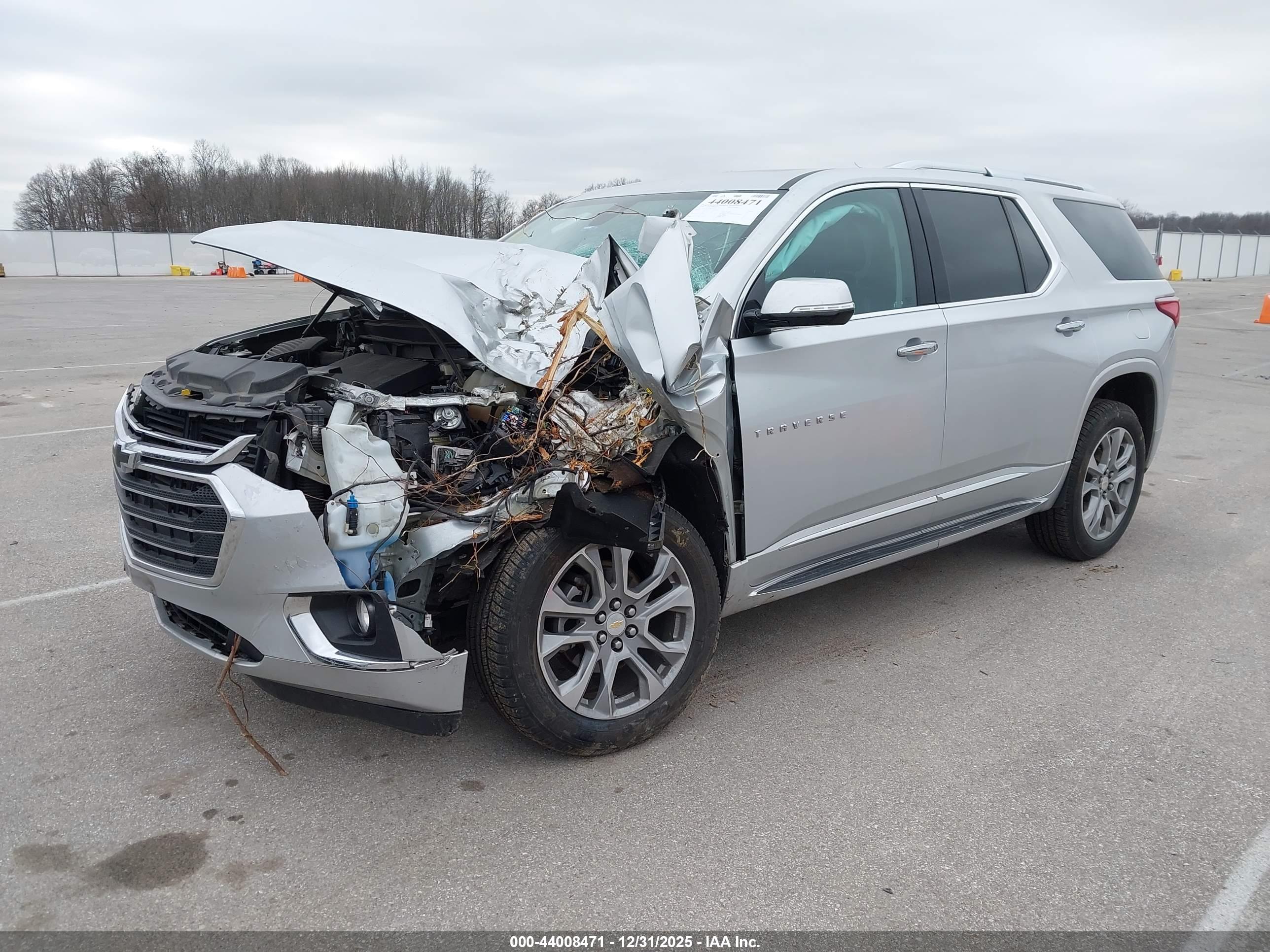 CHEVROLET TRAVERSE image 2