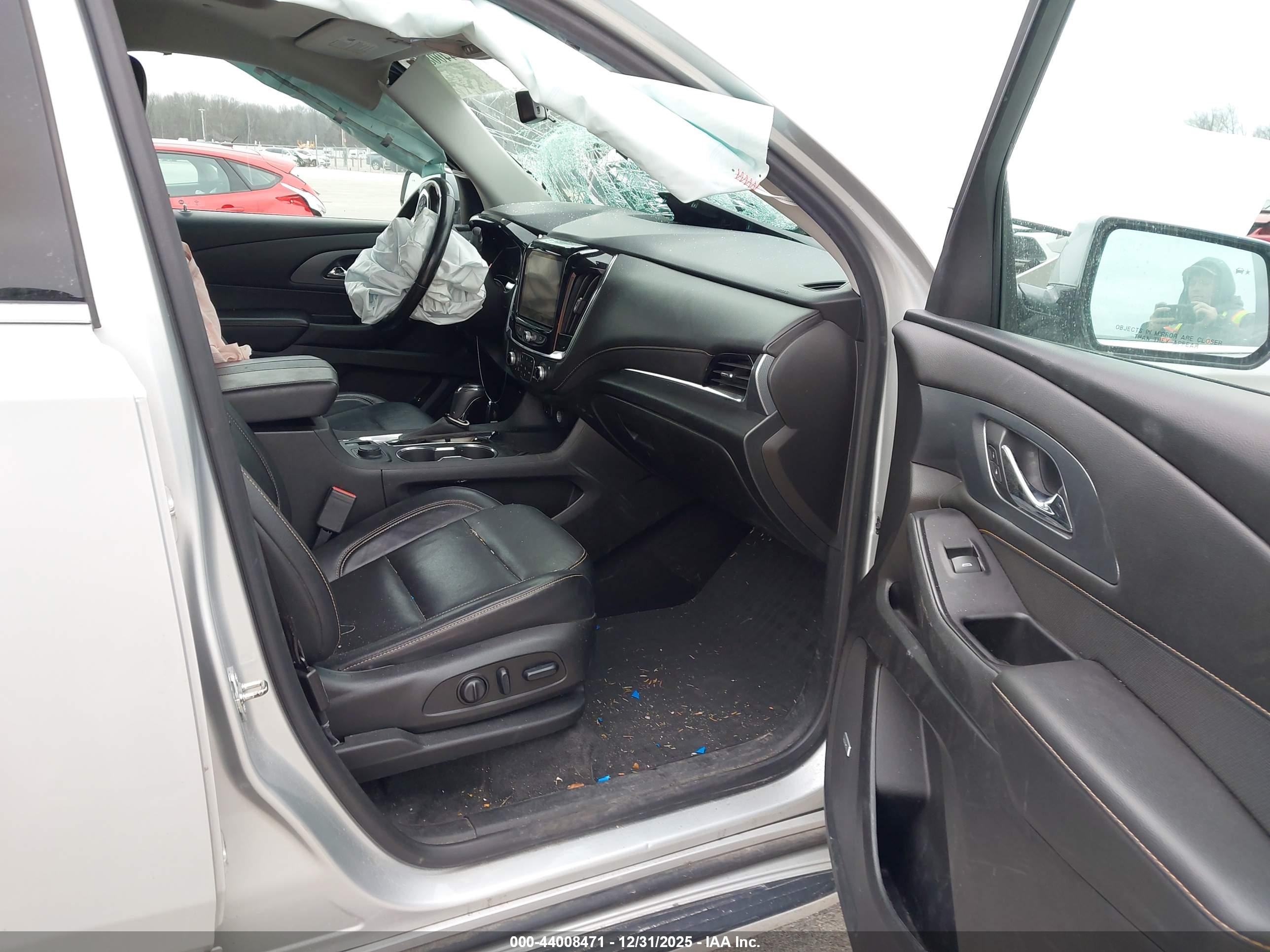 CHEVROLET TRAVERSE image 5