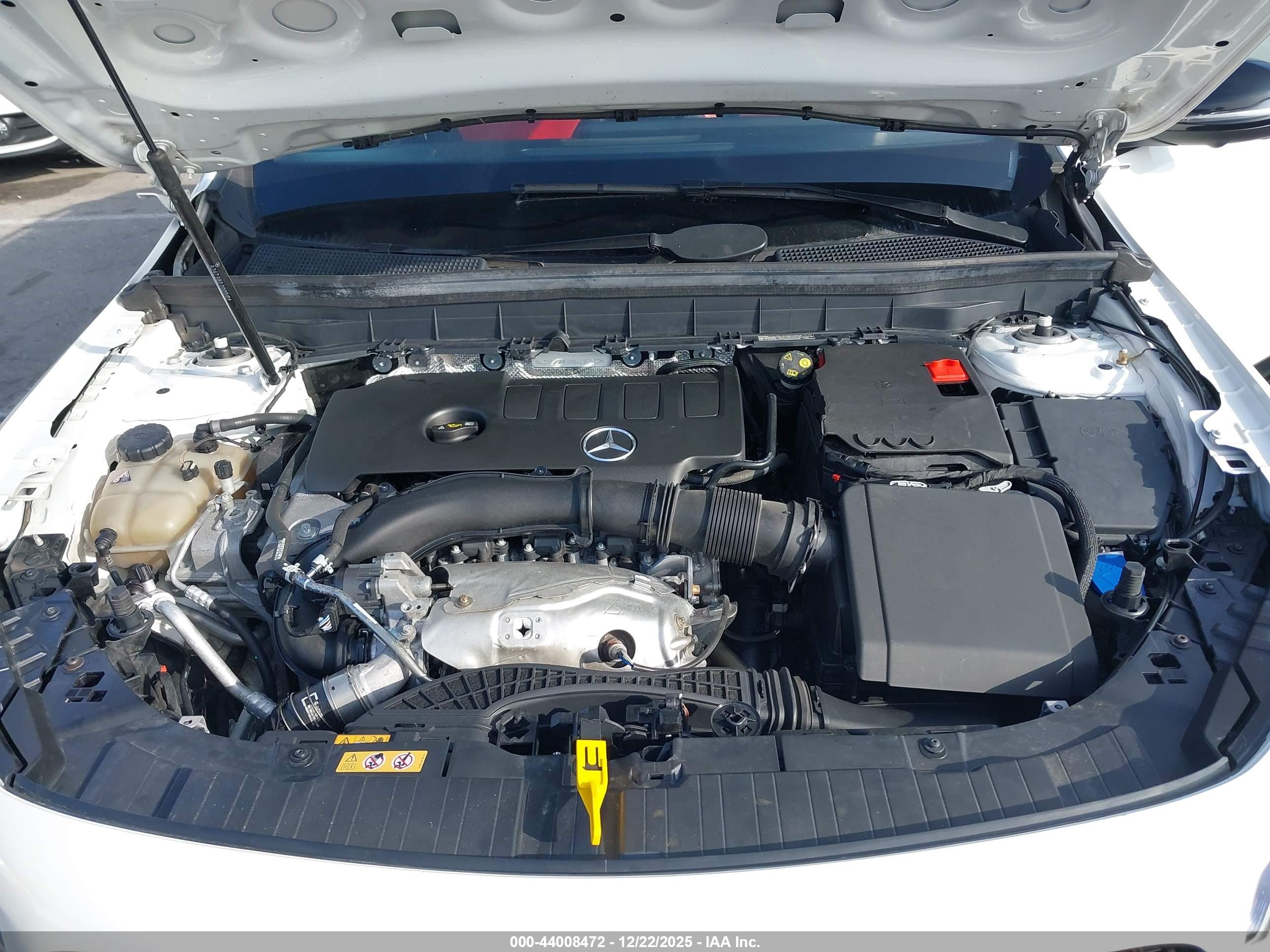 MERCEDES-BENZ GLB image 10