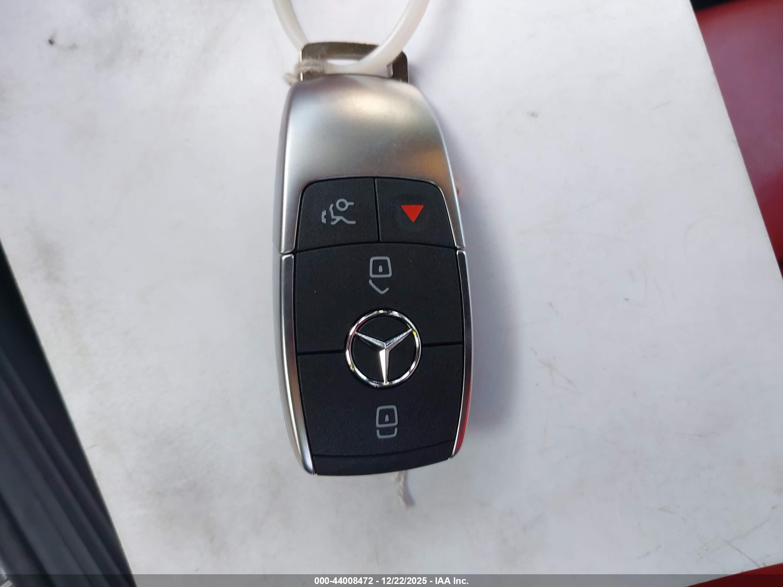 MERCEDES-BENZ GLB image 11