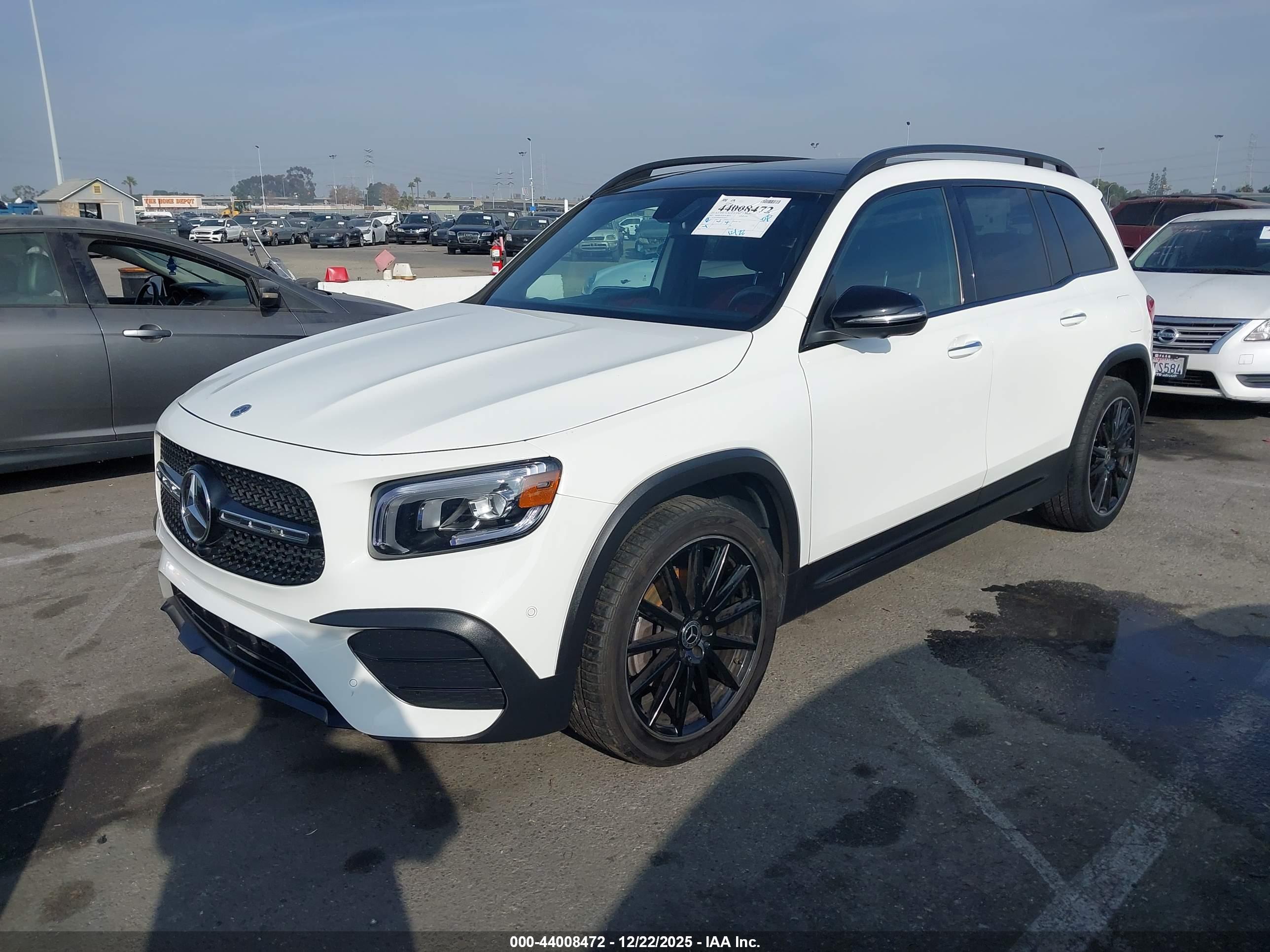 MERCEDES-BENZ GLB image 2