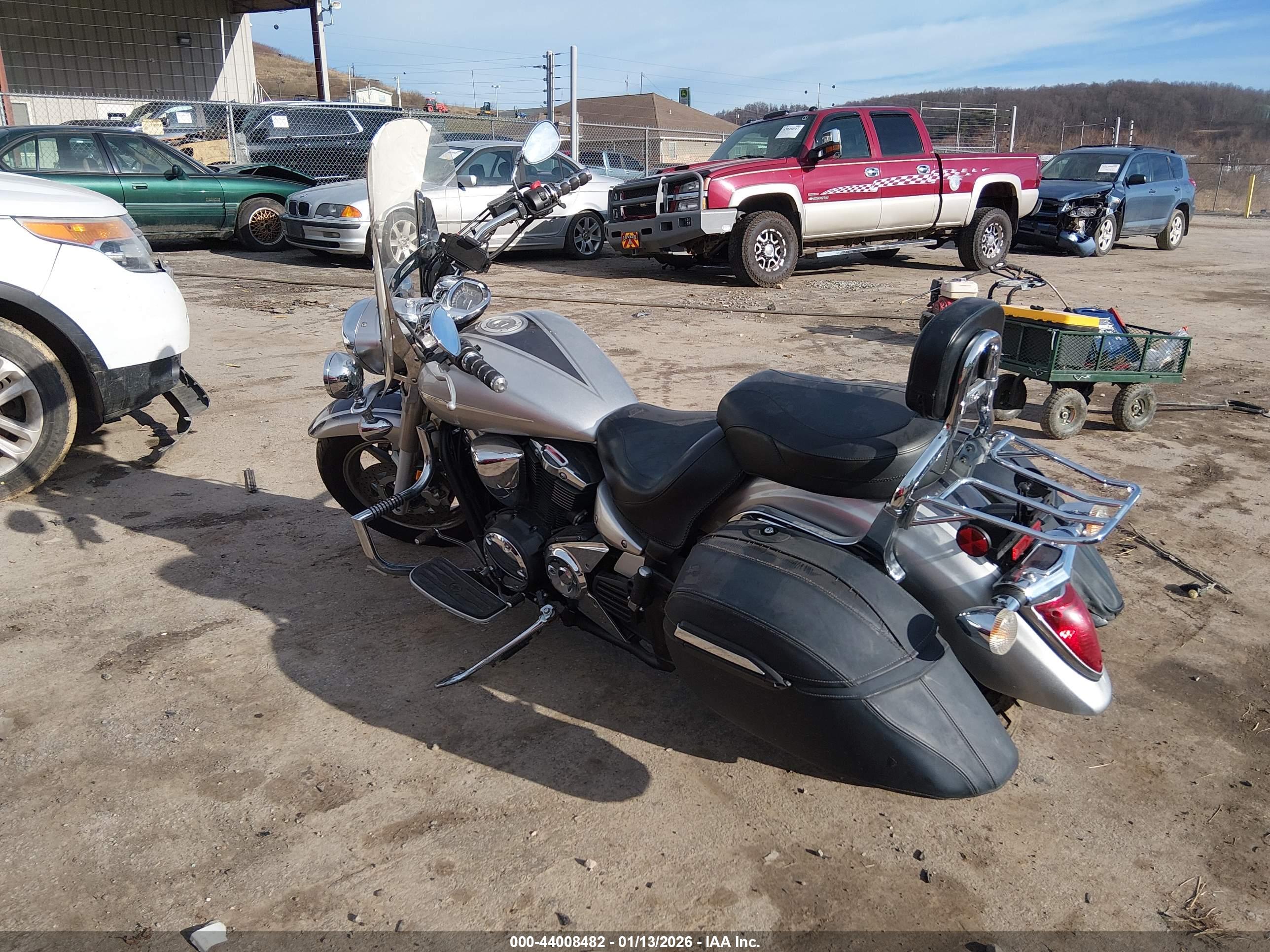 YAMAHA XVS1300 image 3