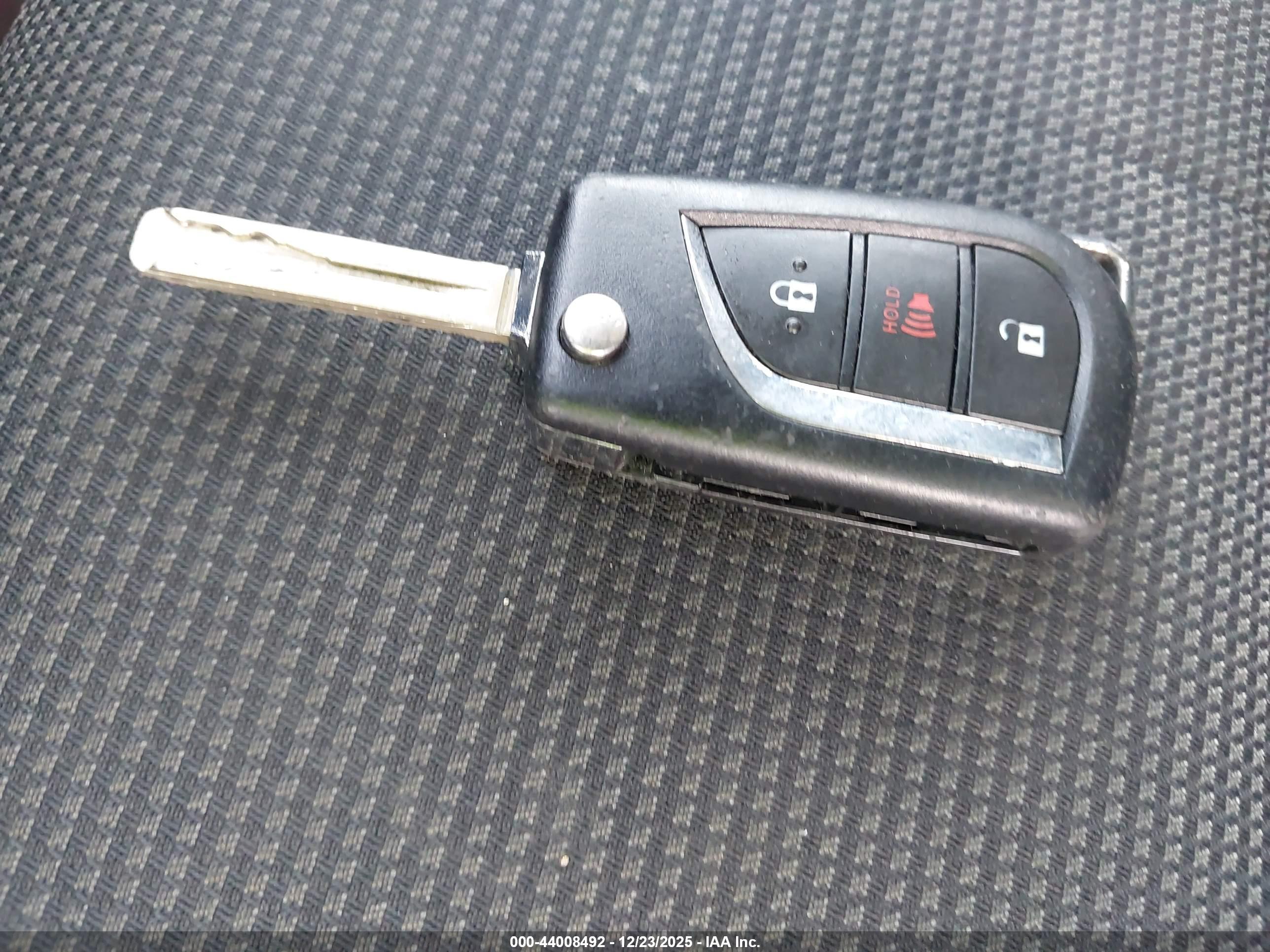 TOYOTA RAV4 image 11