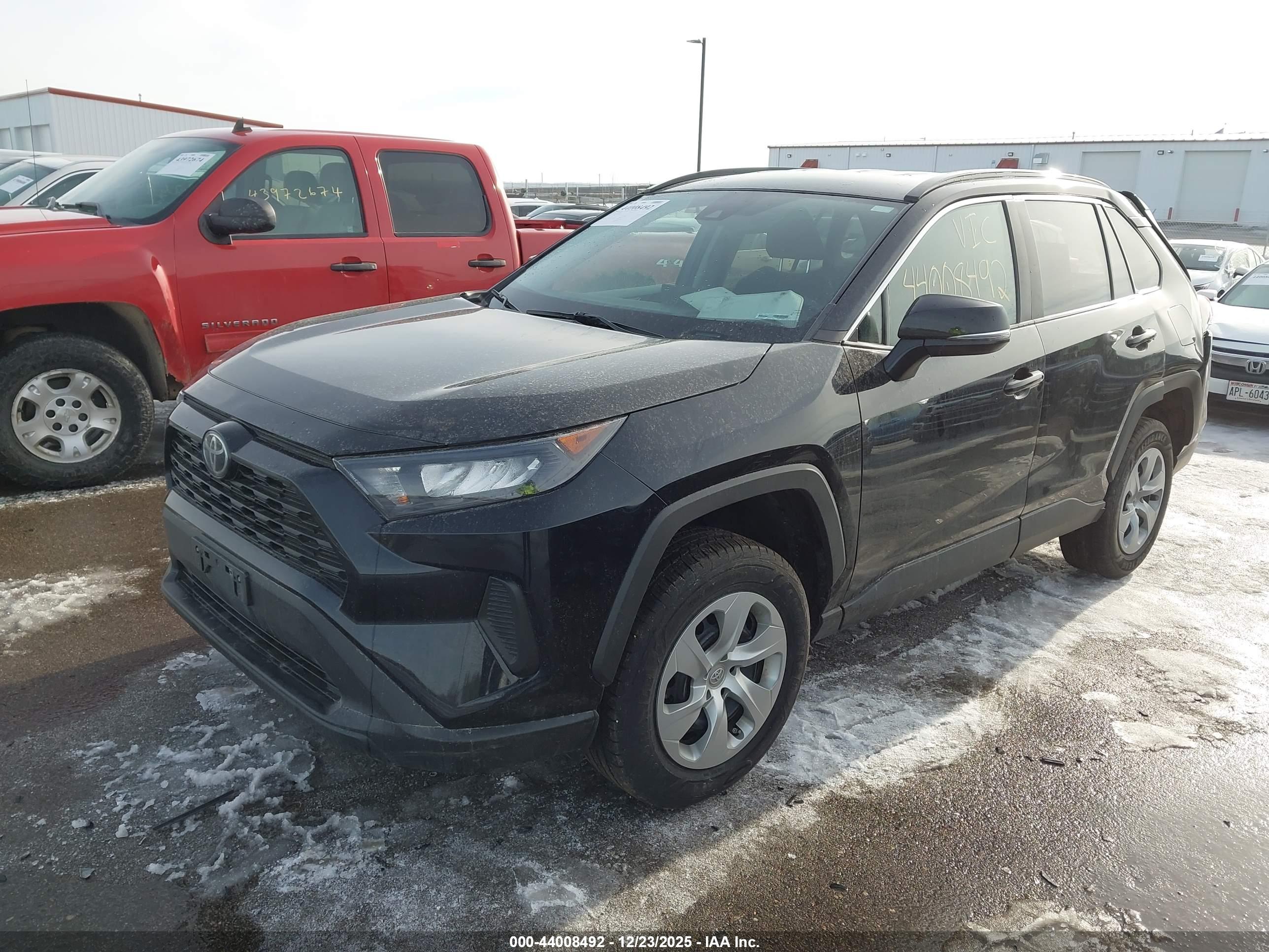 TOYOTA RAV4 image 2