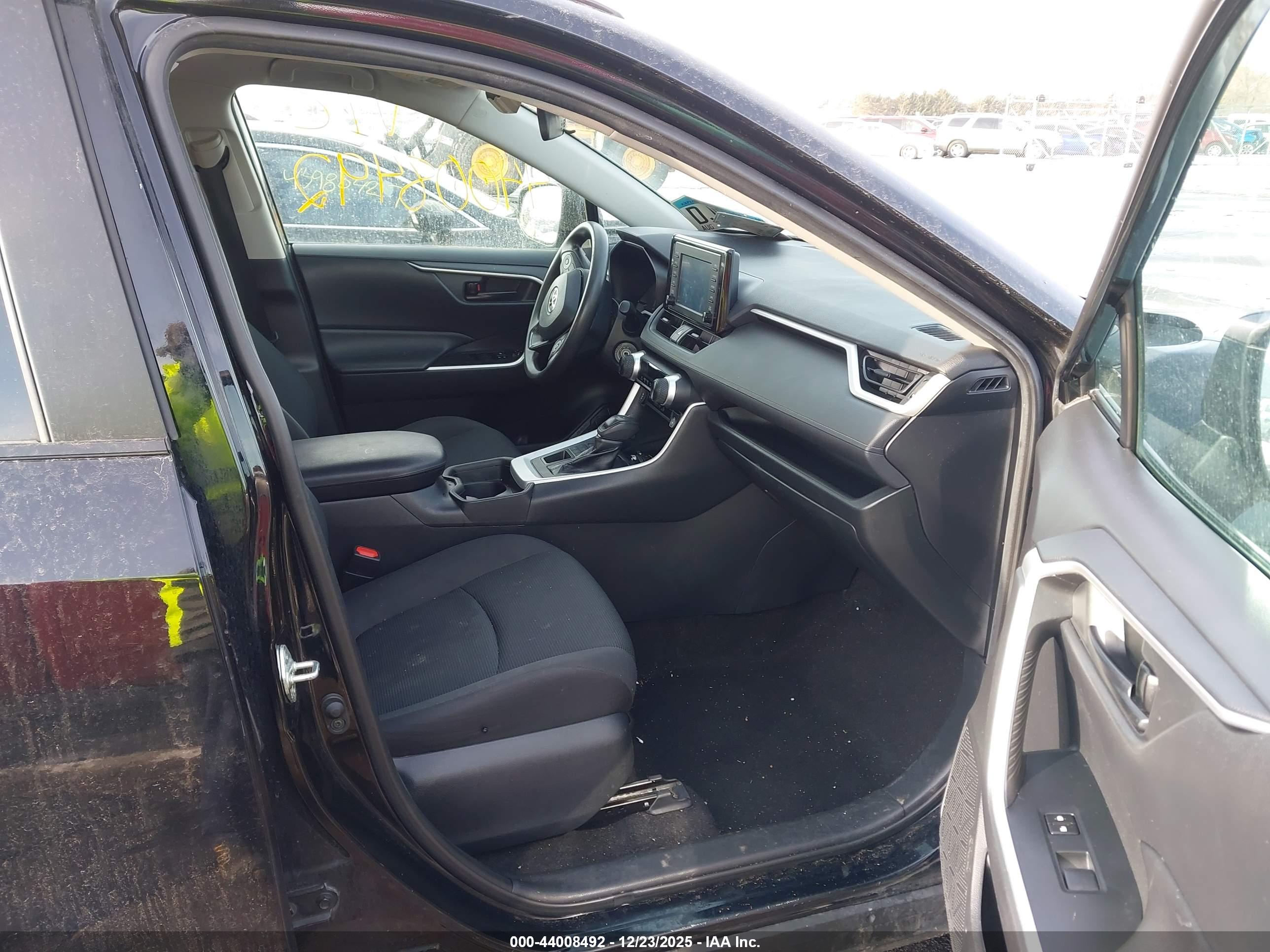 TOYOTA RAV4 image 5