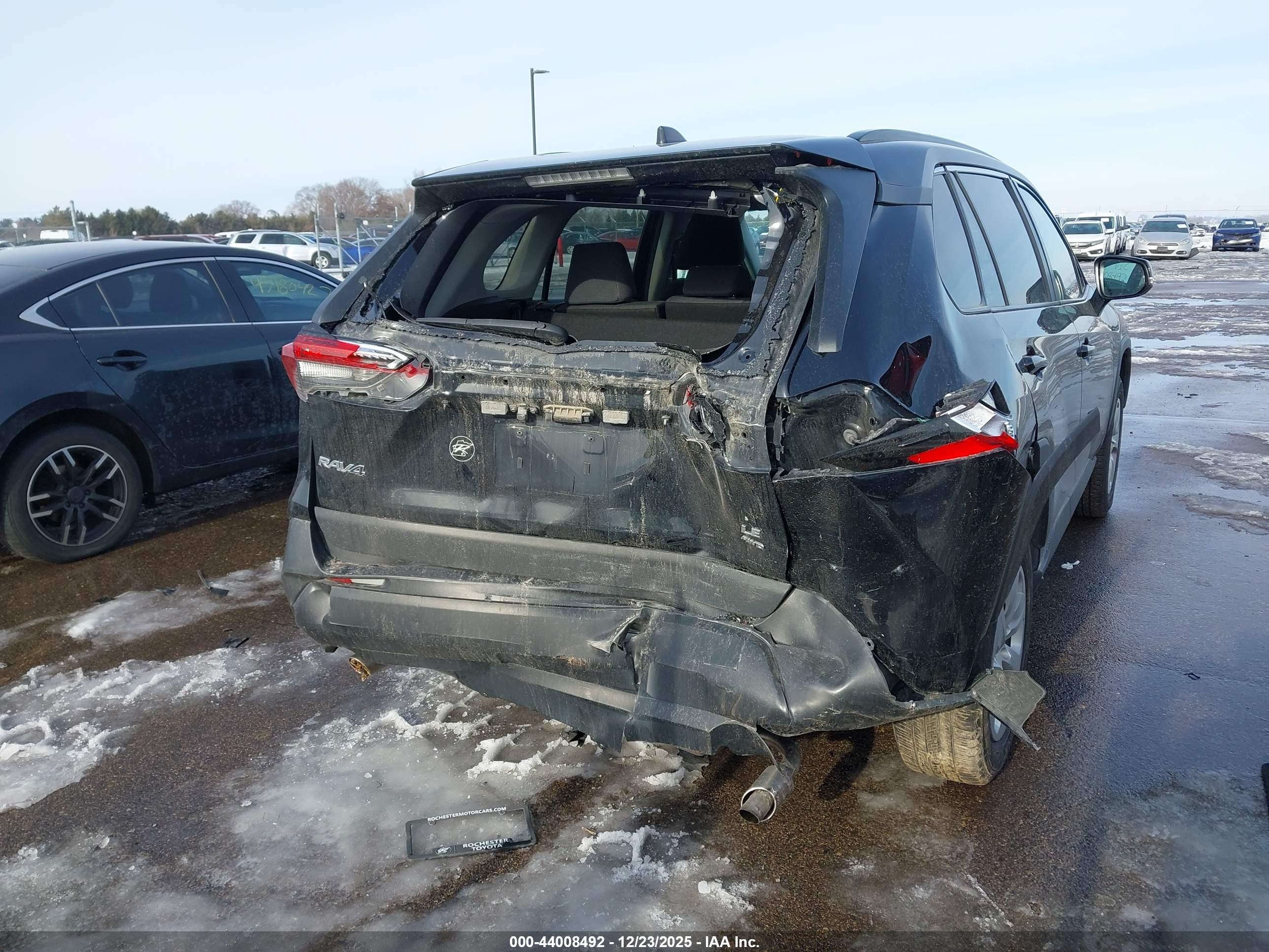 TOYOTA RAV4 image 6