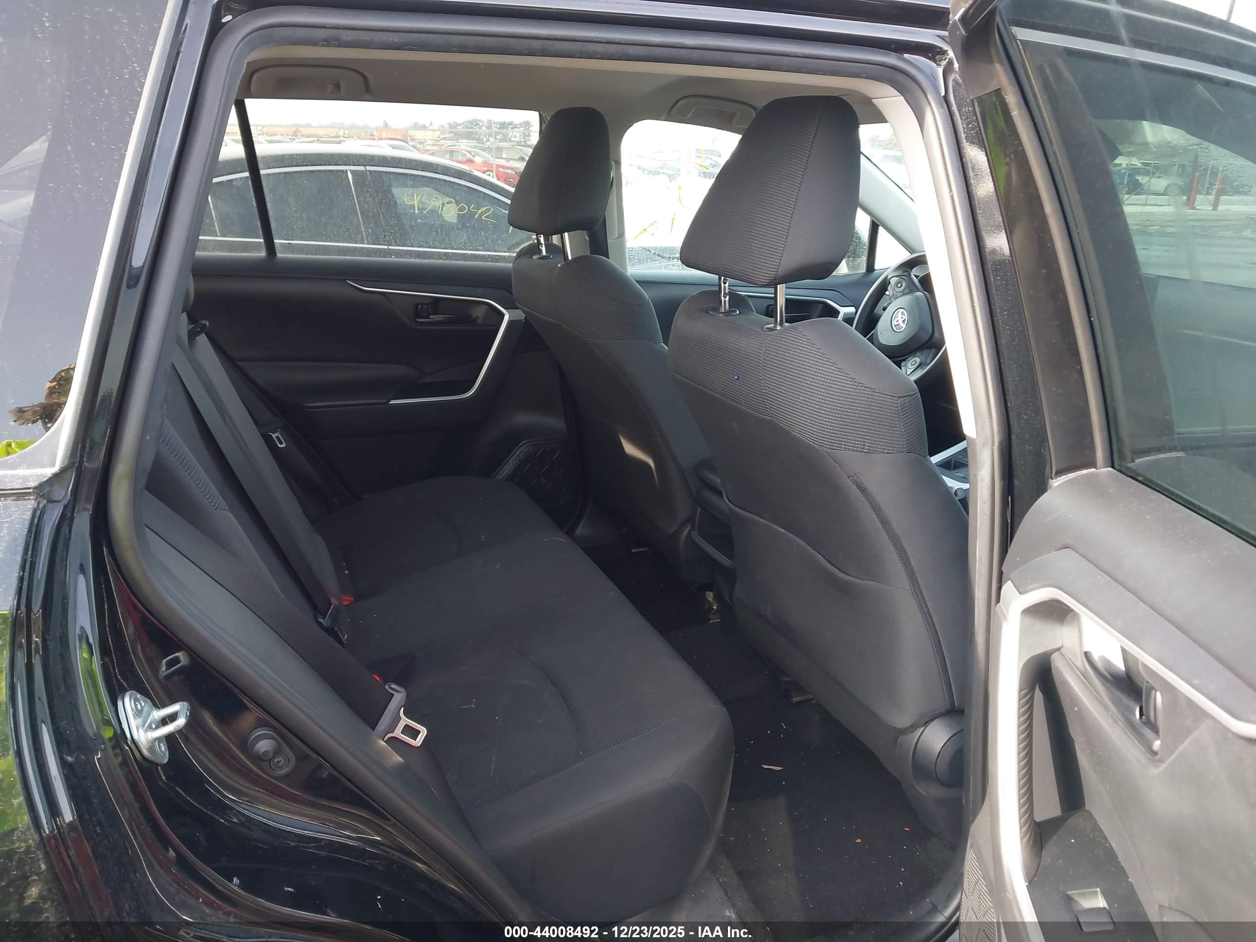 TOYOTA RAV4 image 8