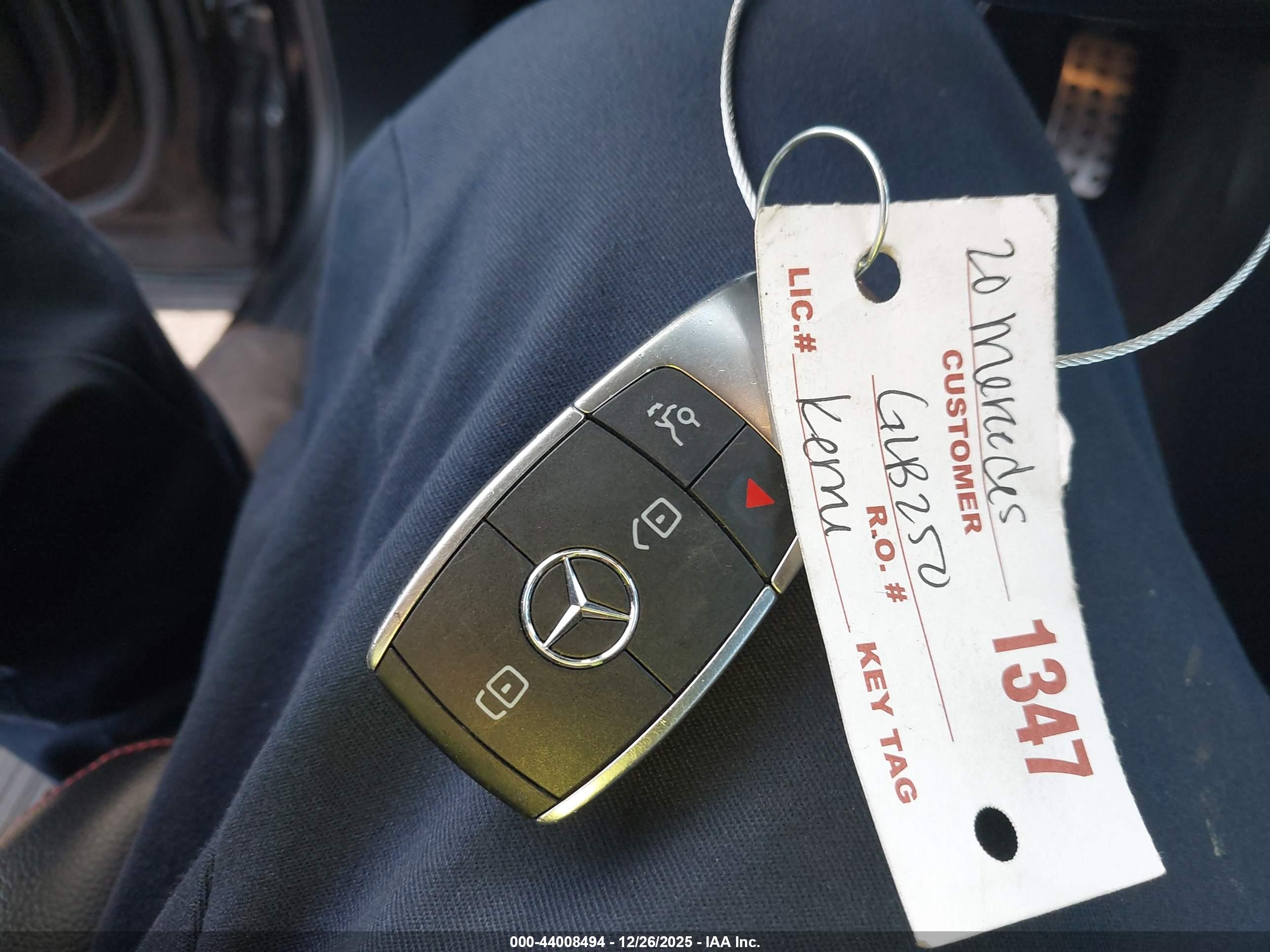 MERCEDES-BENZ GLB image 11