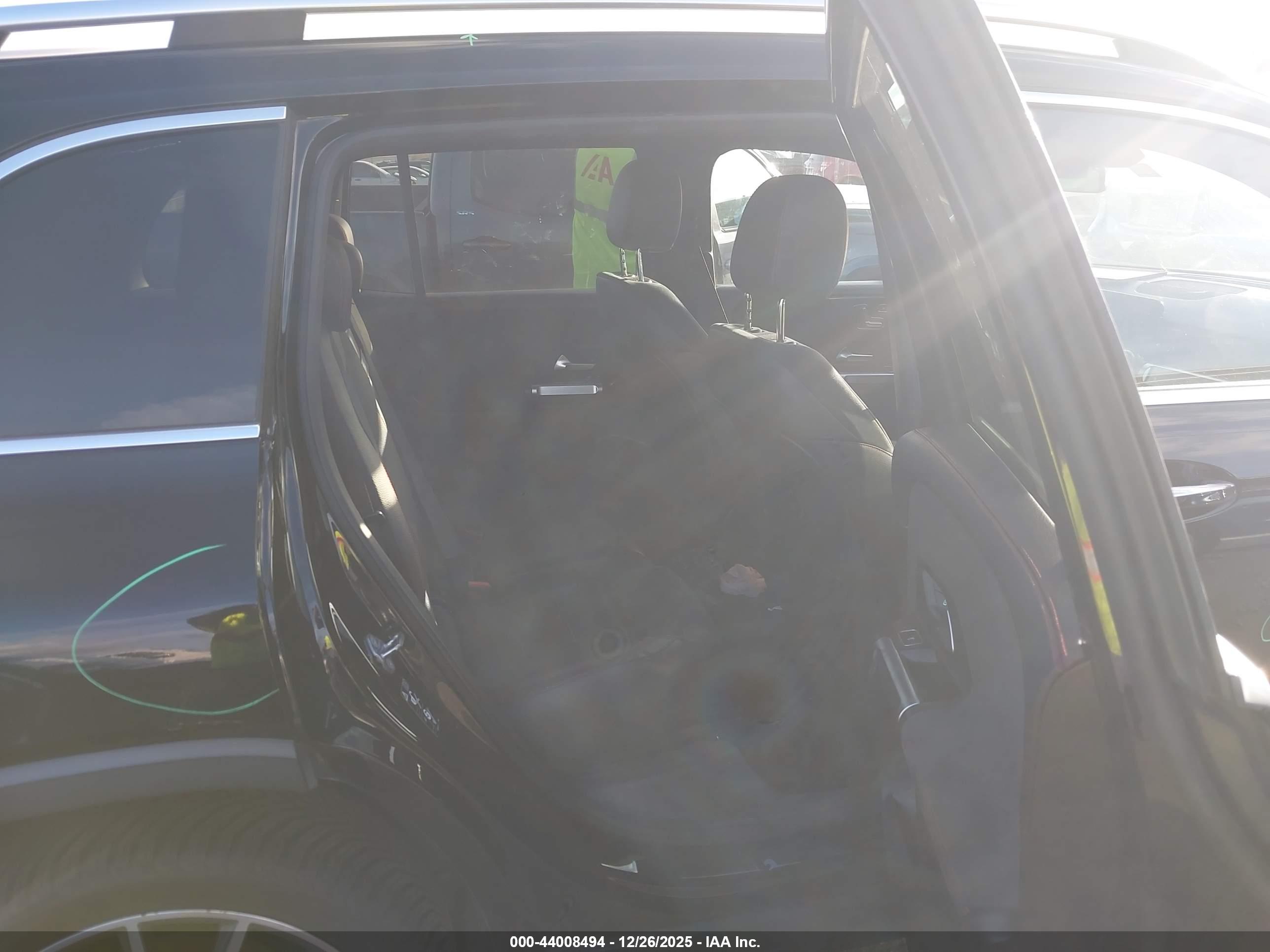 MERCEDES-BENZ GLB image 8