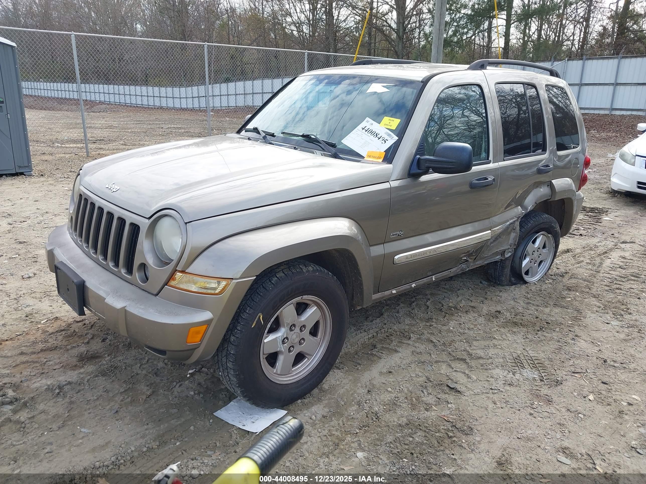 JEEP LIBERTY image 2
