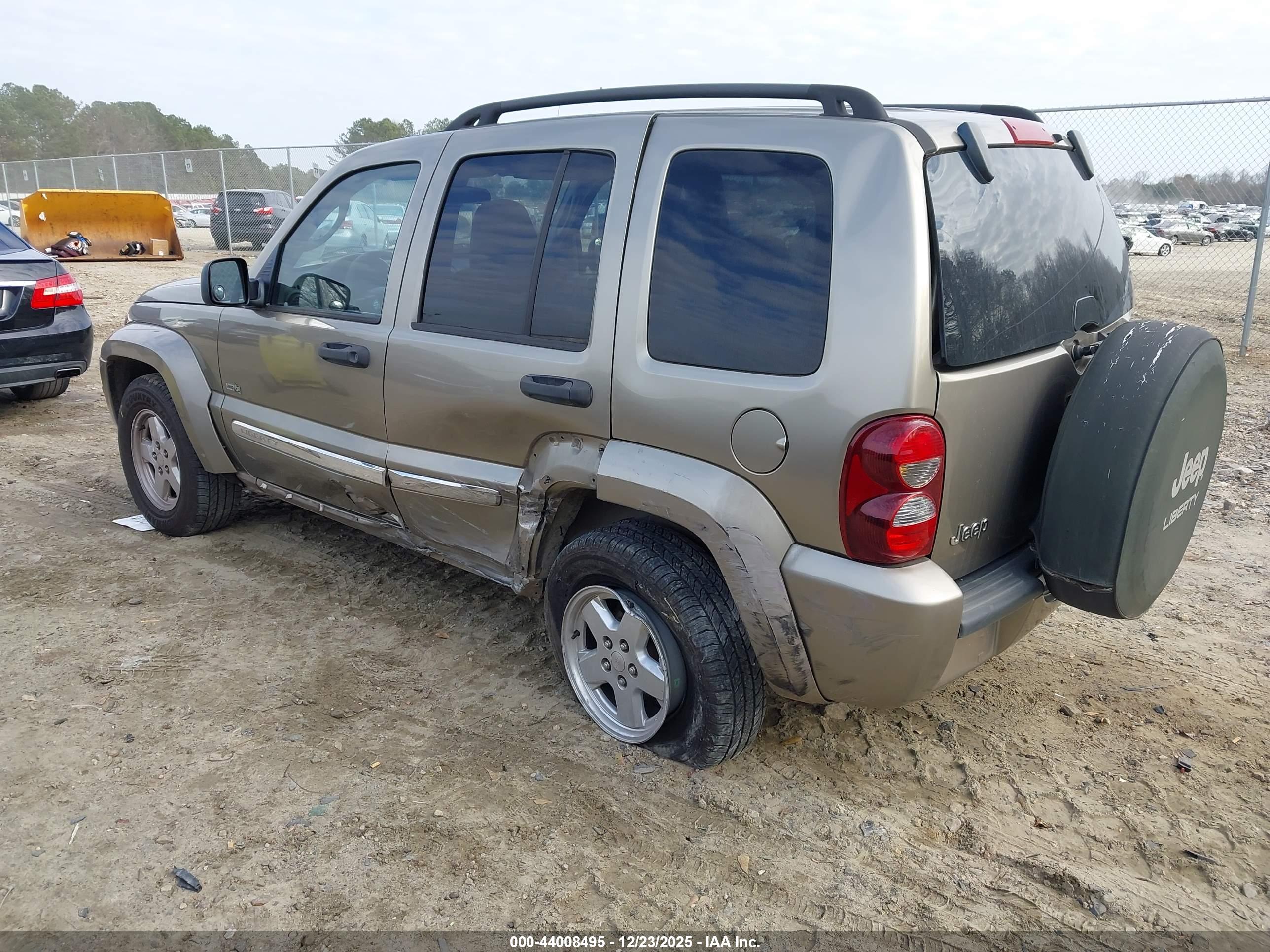 JEEP LIBERTY image 3