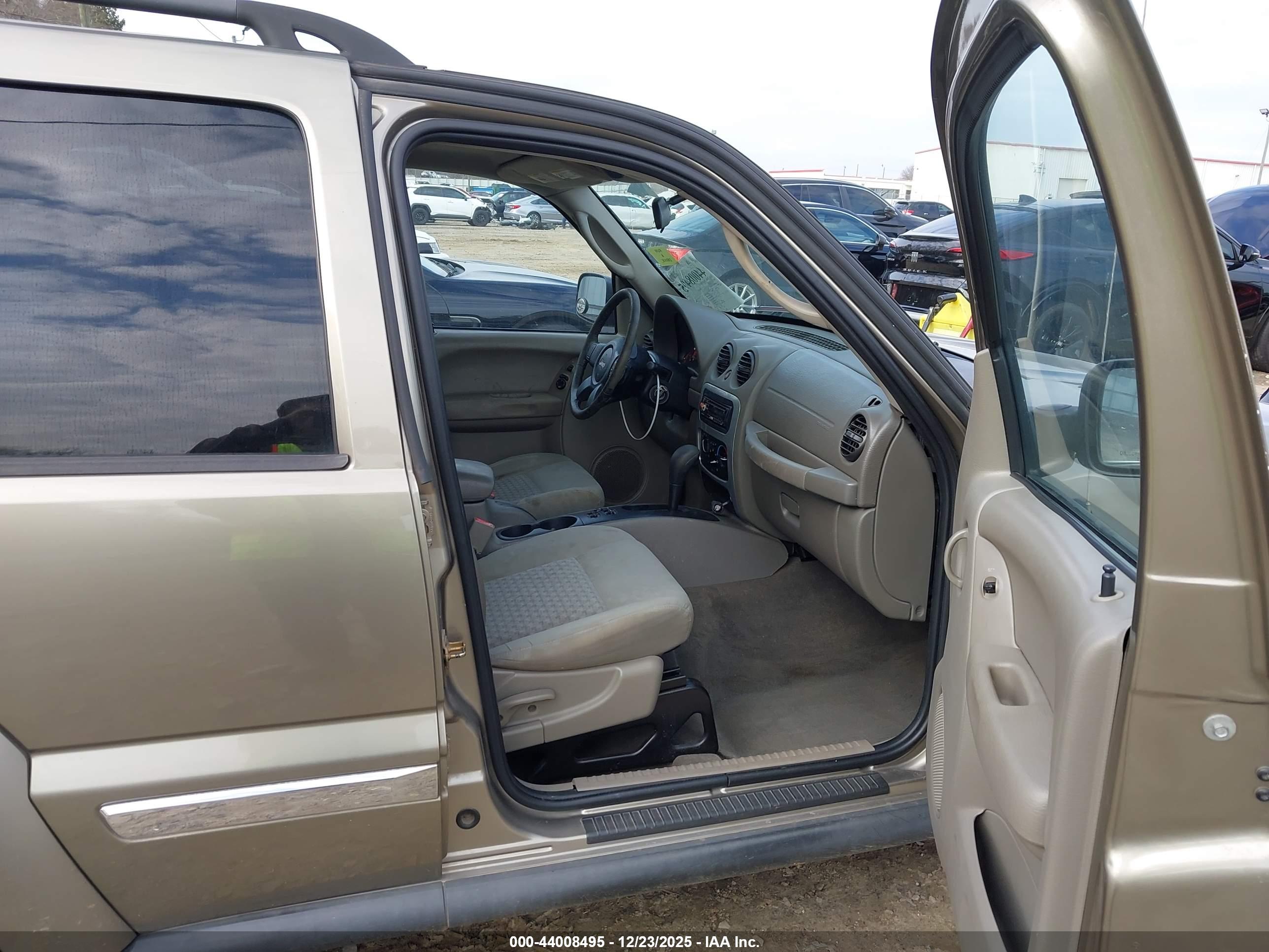 JEEP LIBERTY image 5