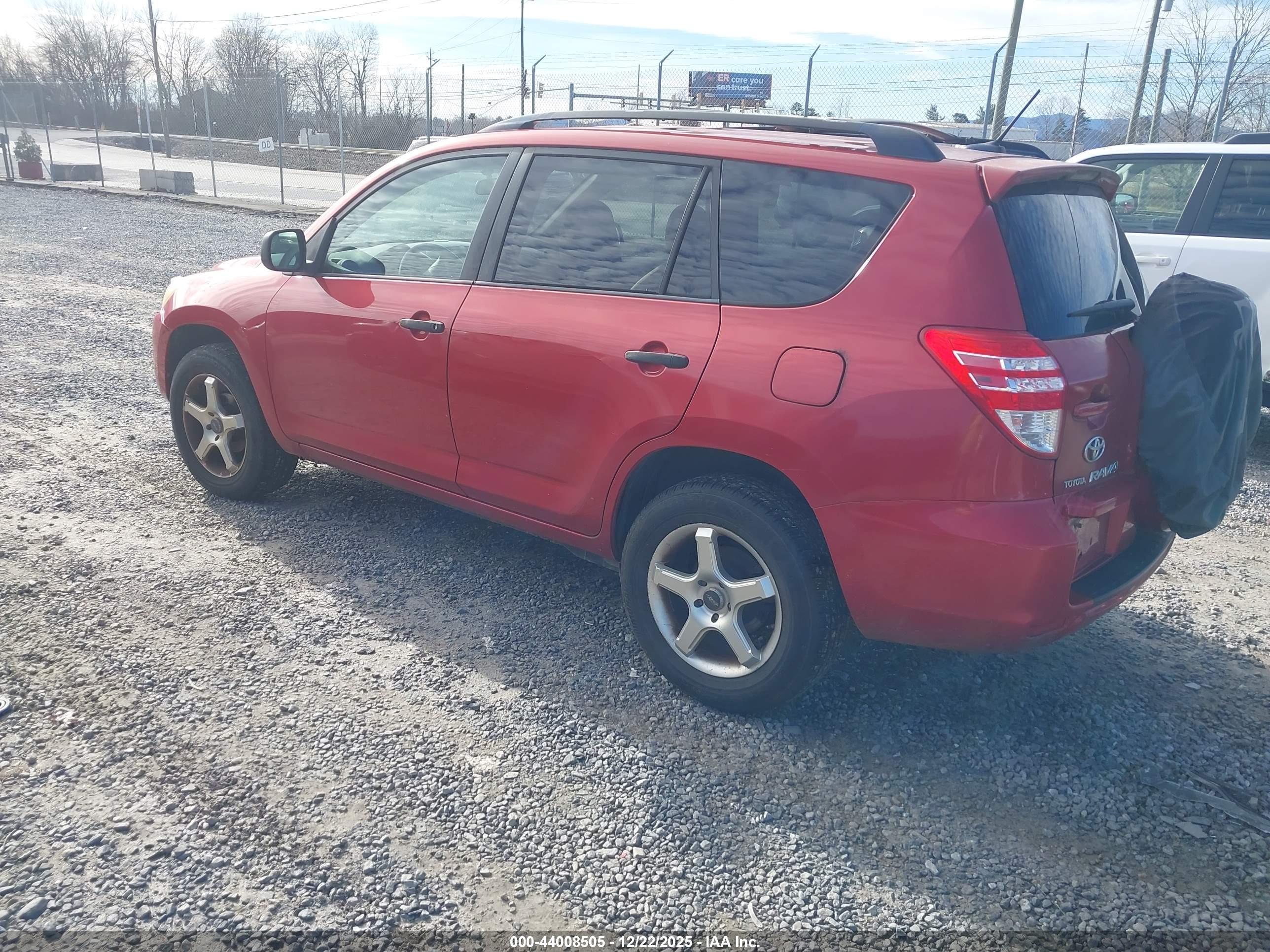 TOYOTA RAV4 image 3