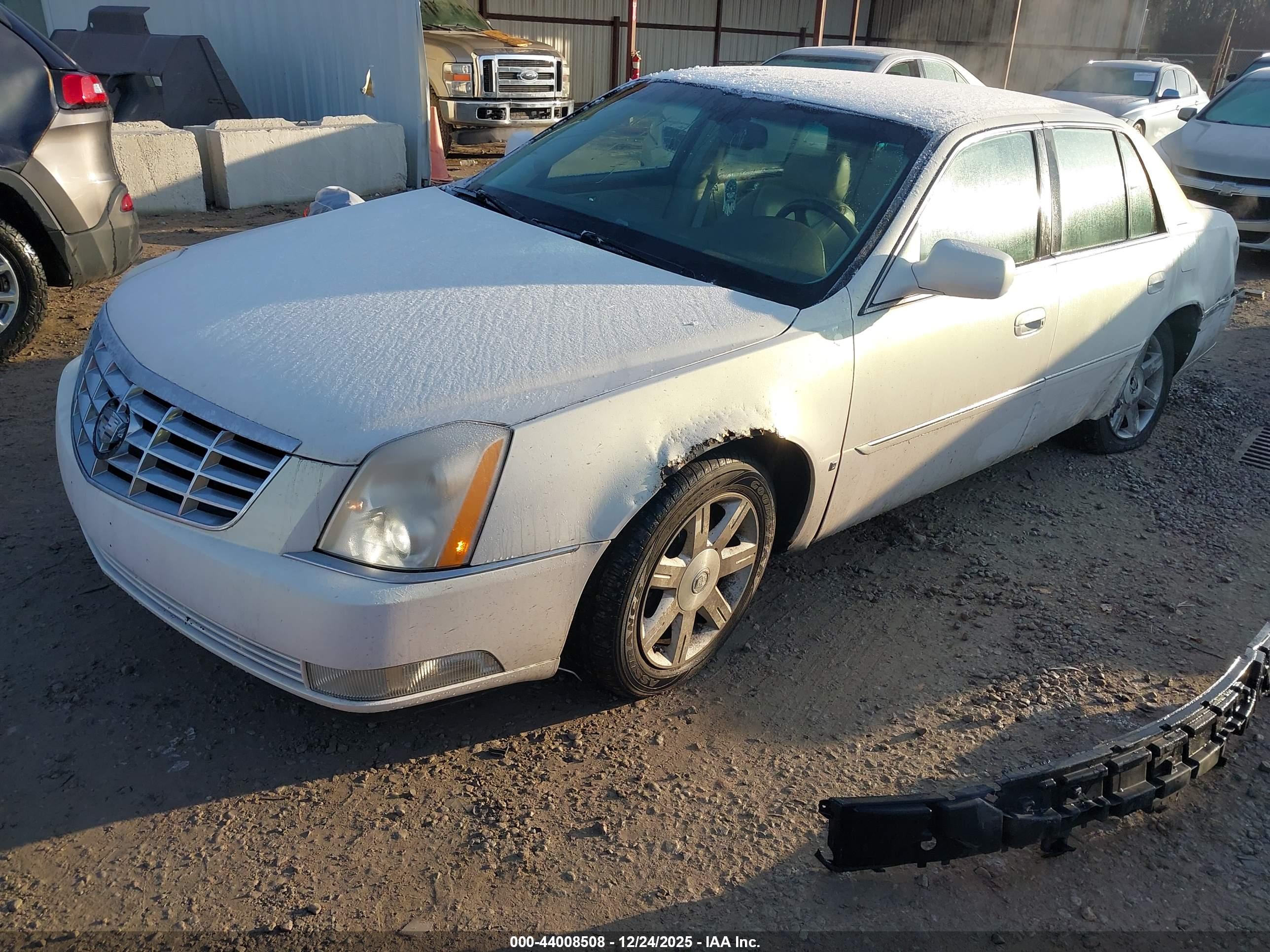 CADILLAC DTS image 2