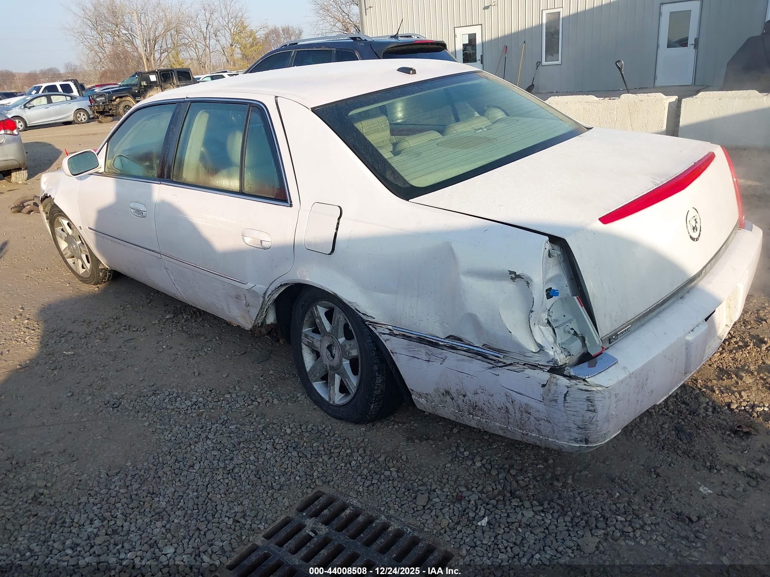 CADILLAC DTS image 3