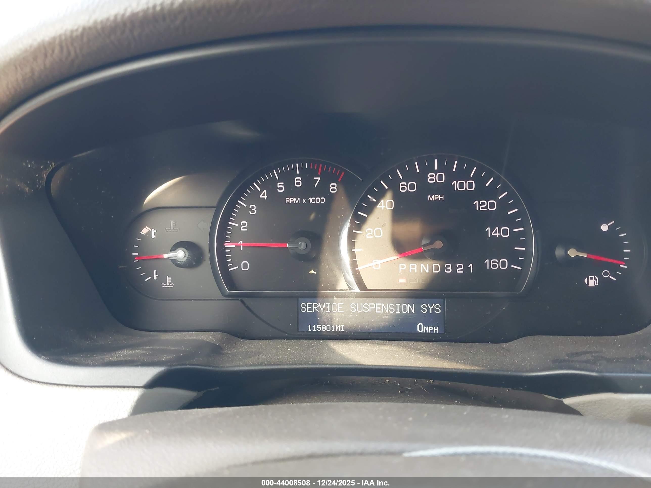 CADILLAC DTS image 7