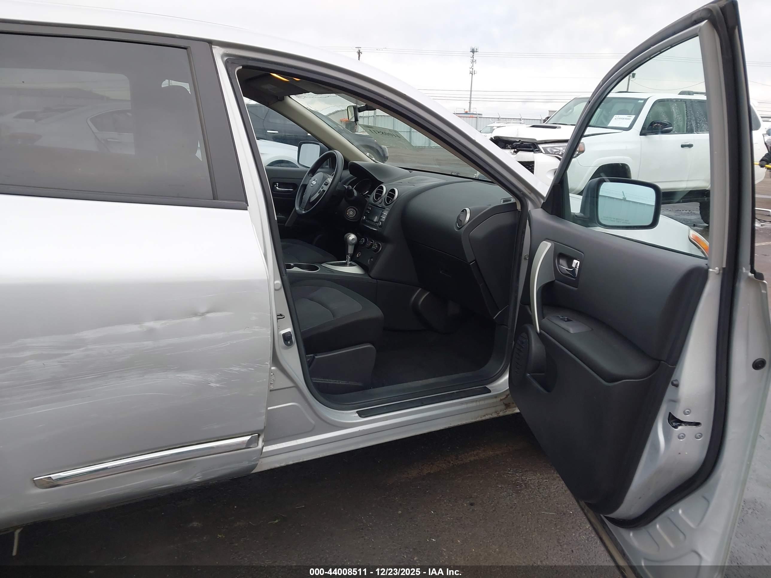 NISSAN ROGUE image 5