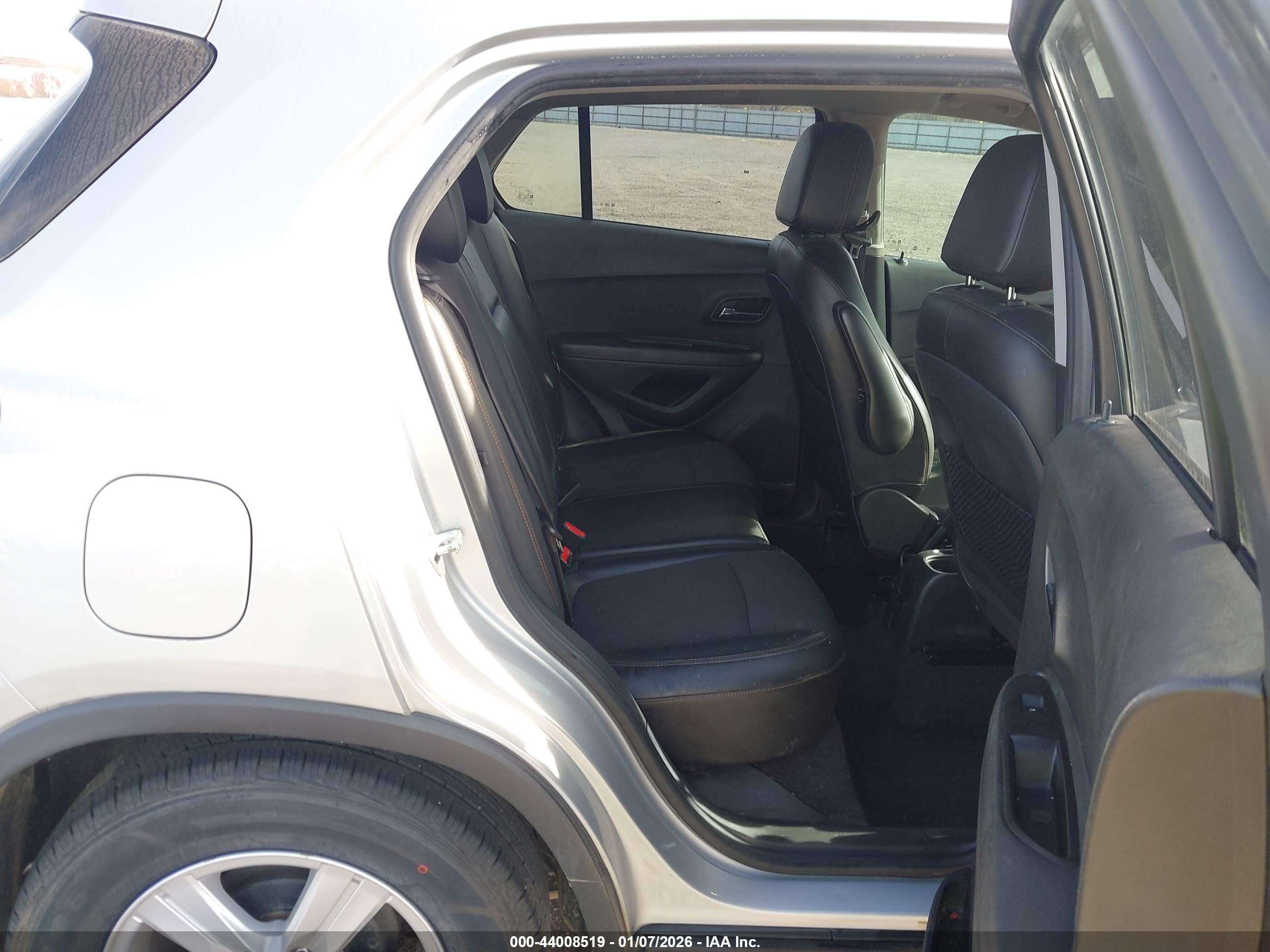 CHEVROLET TRAX image 8