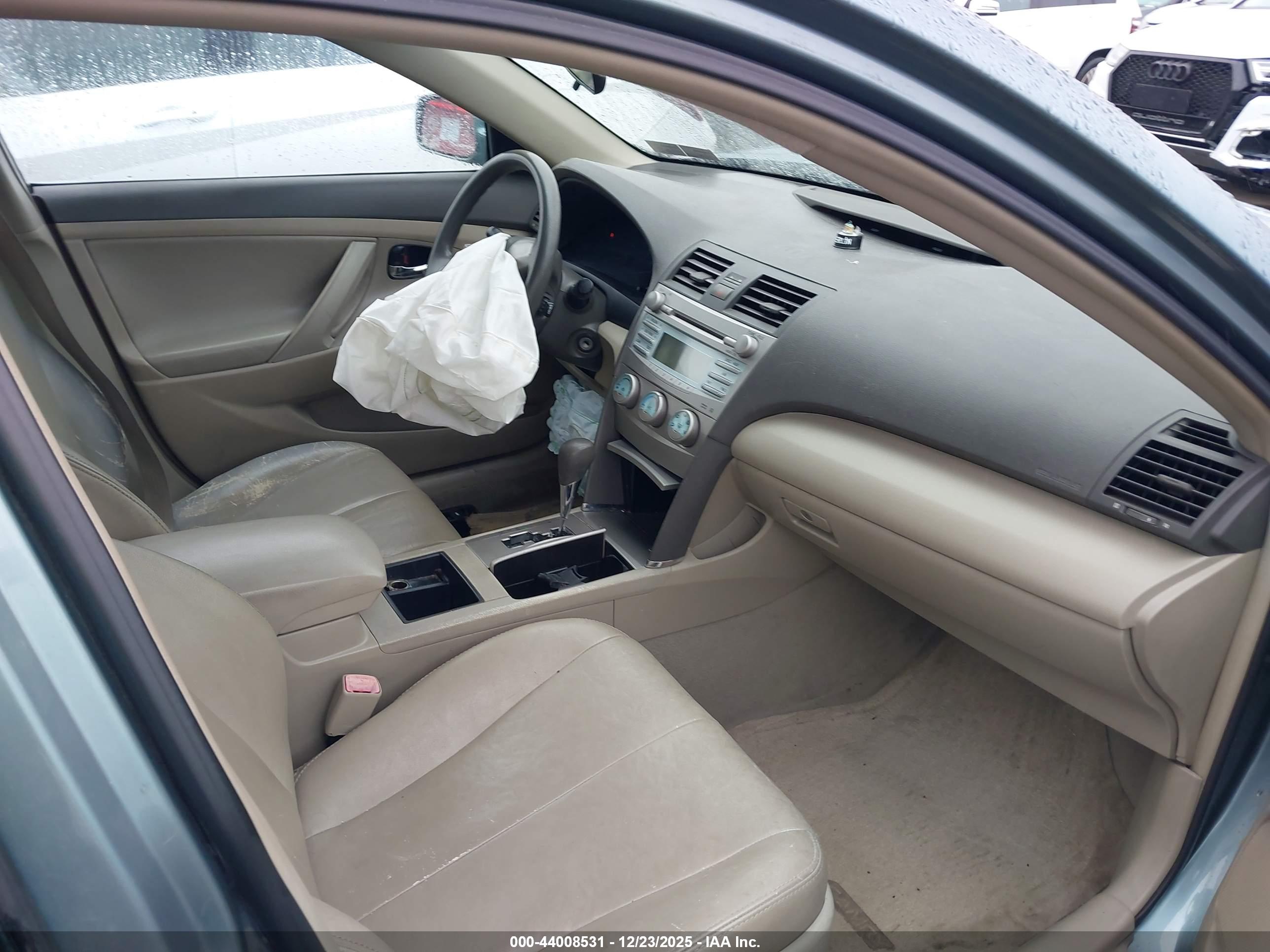TOYOTA CAMRY image 5
