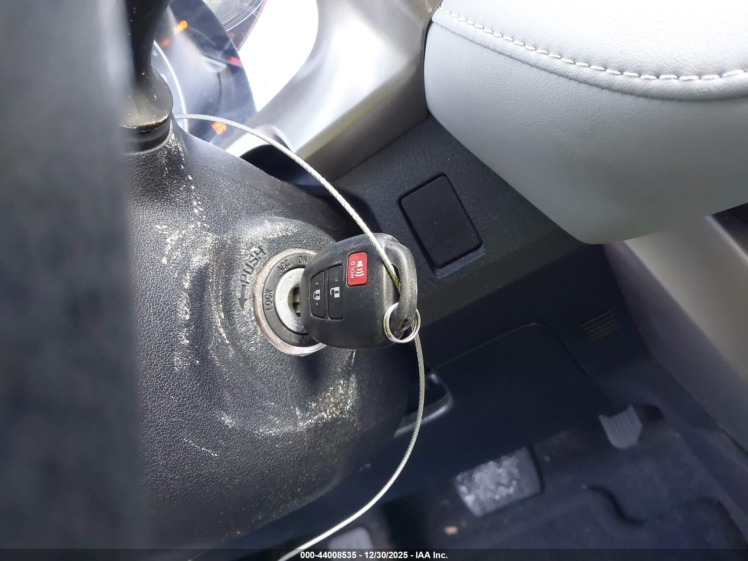 TOYOTA RAV4 image 11