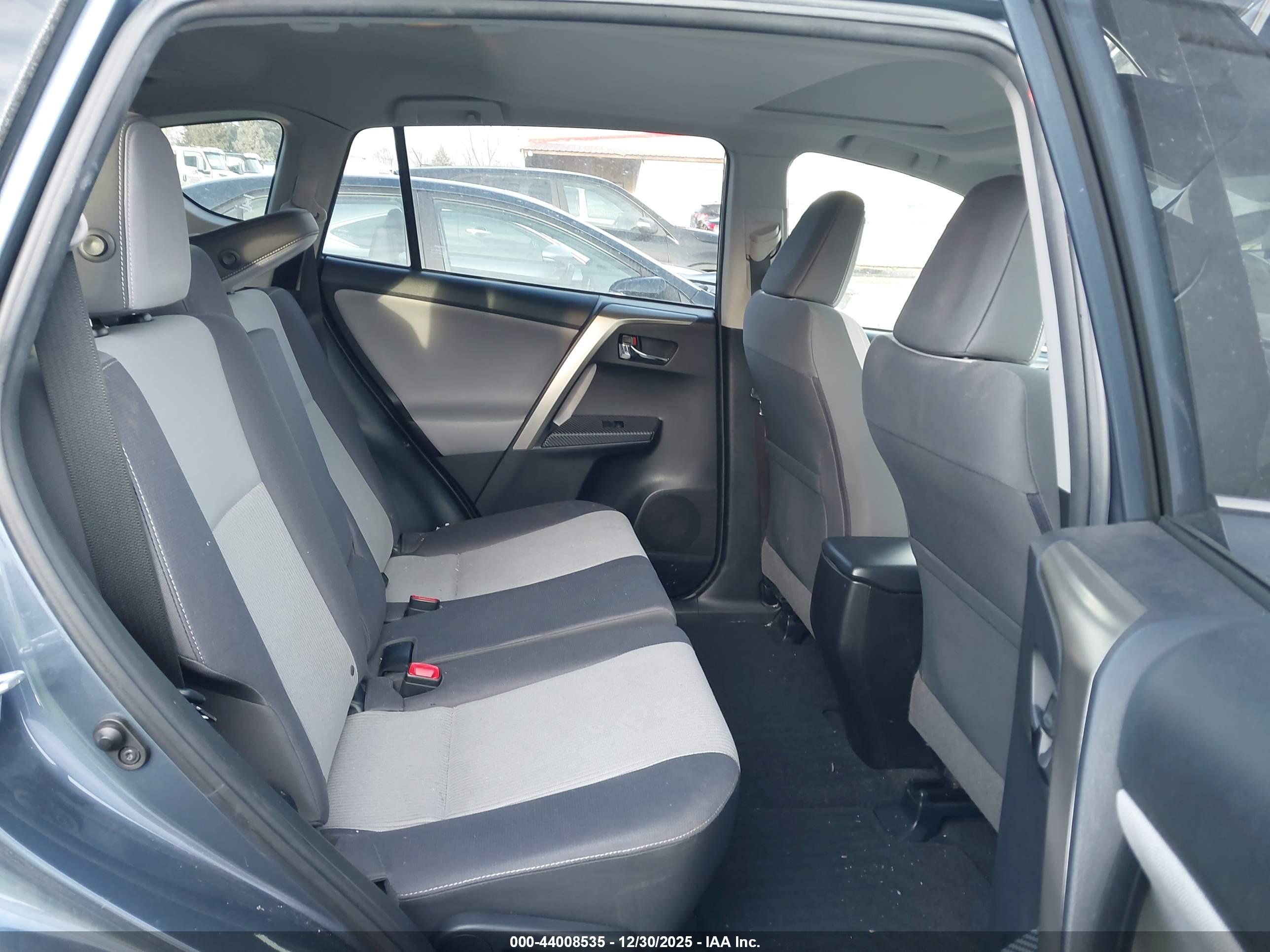 TOYOTA RAV4 image 8