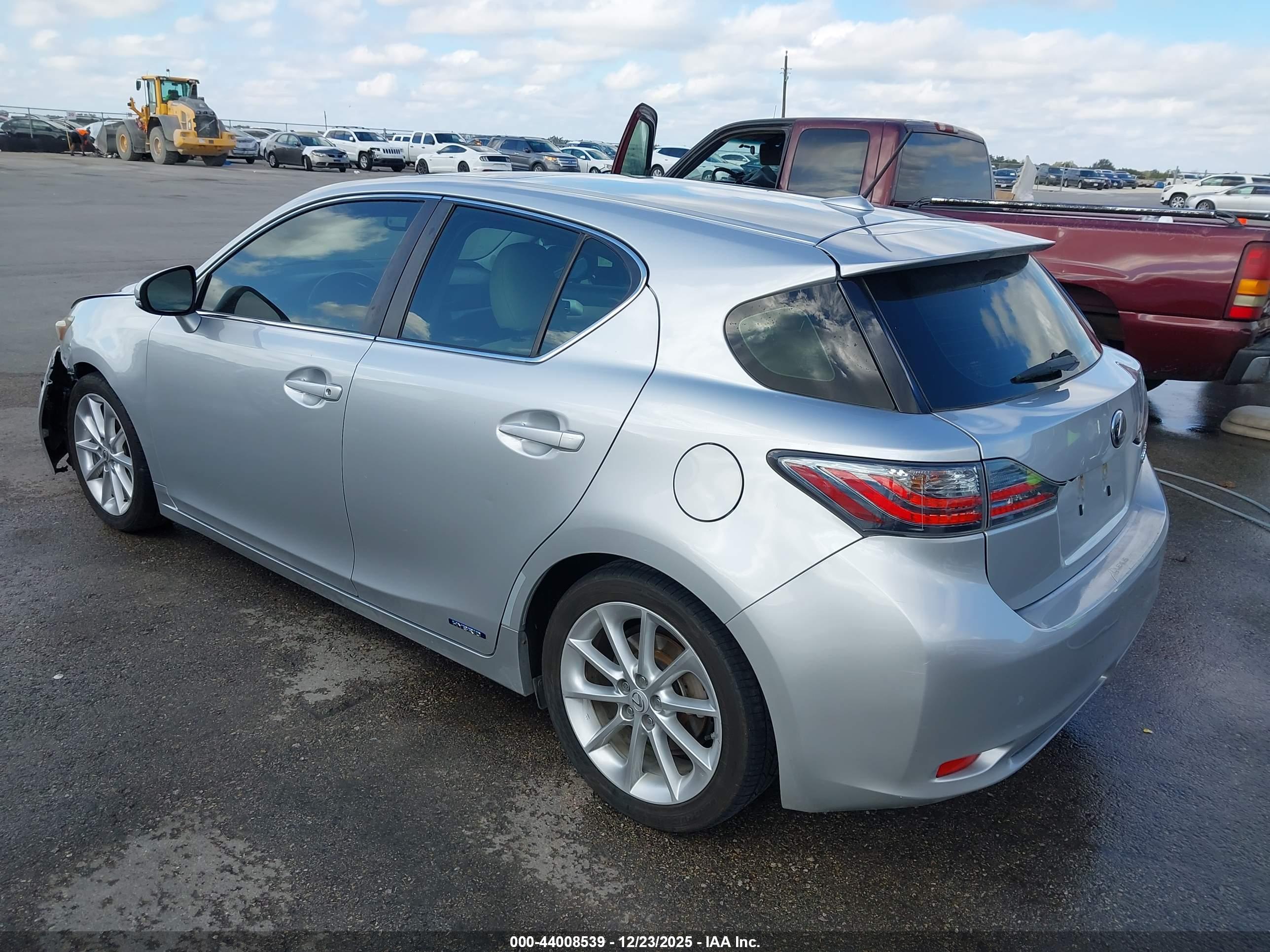 LEXUS CT image 3