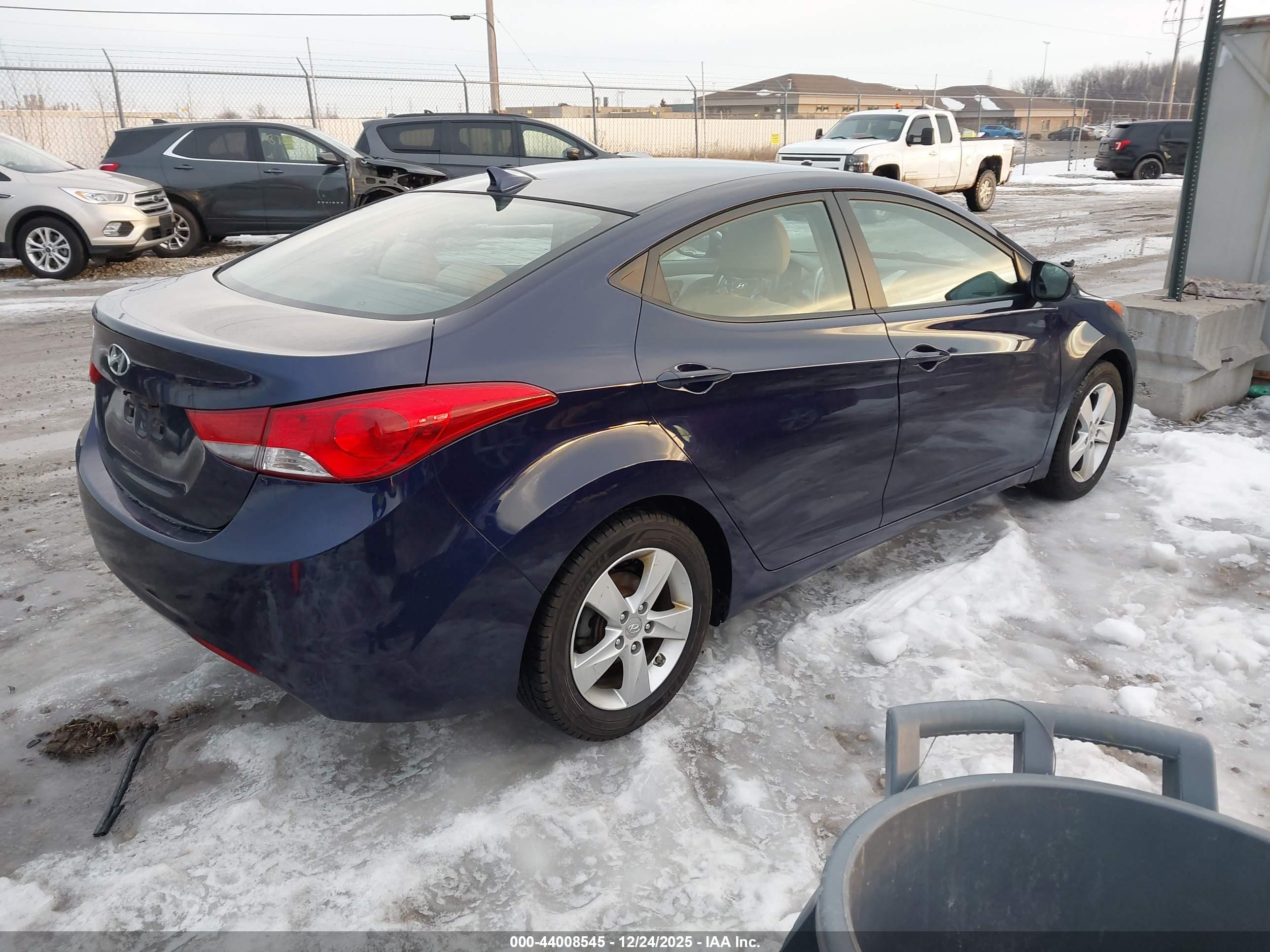 HYUNDAI ELANTRA image 4