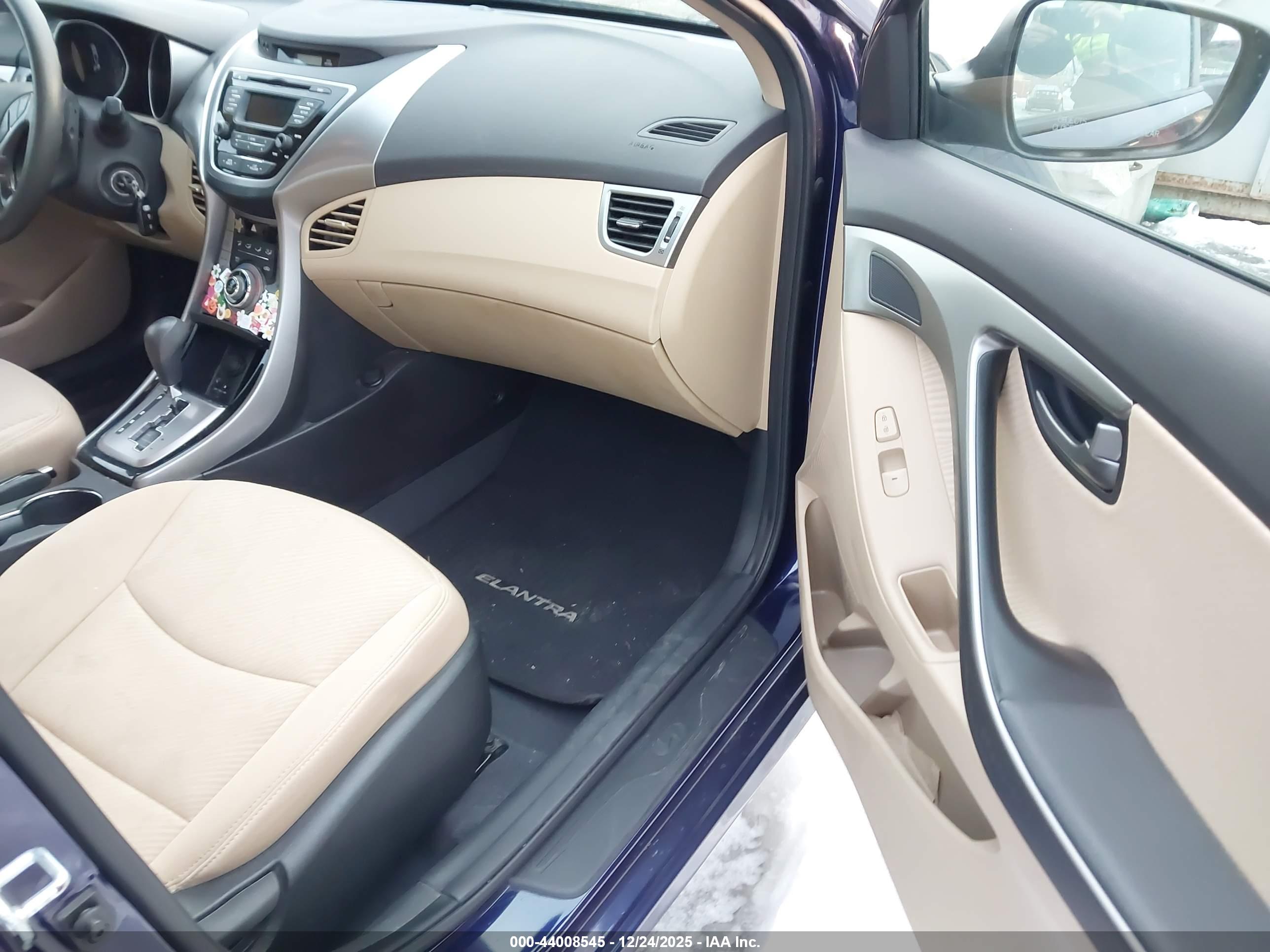 HYUNDAI ELANTRA image 5