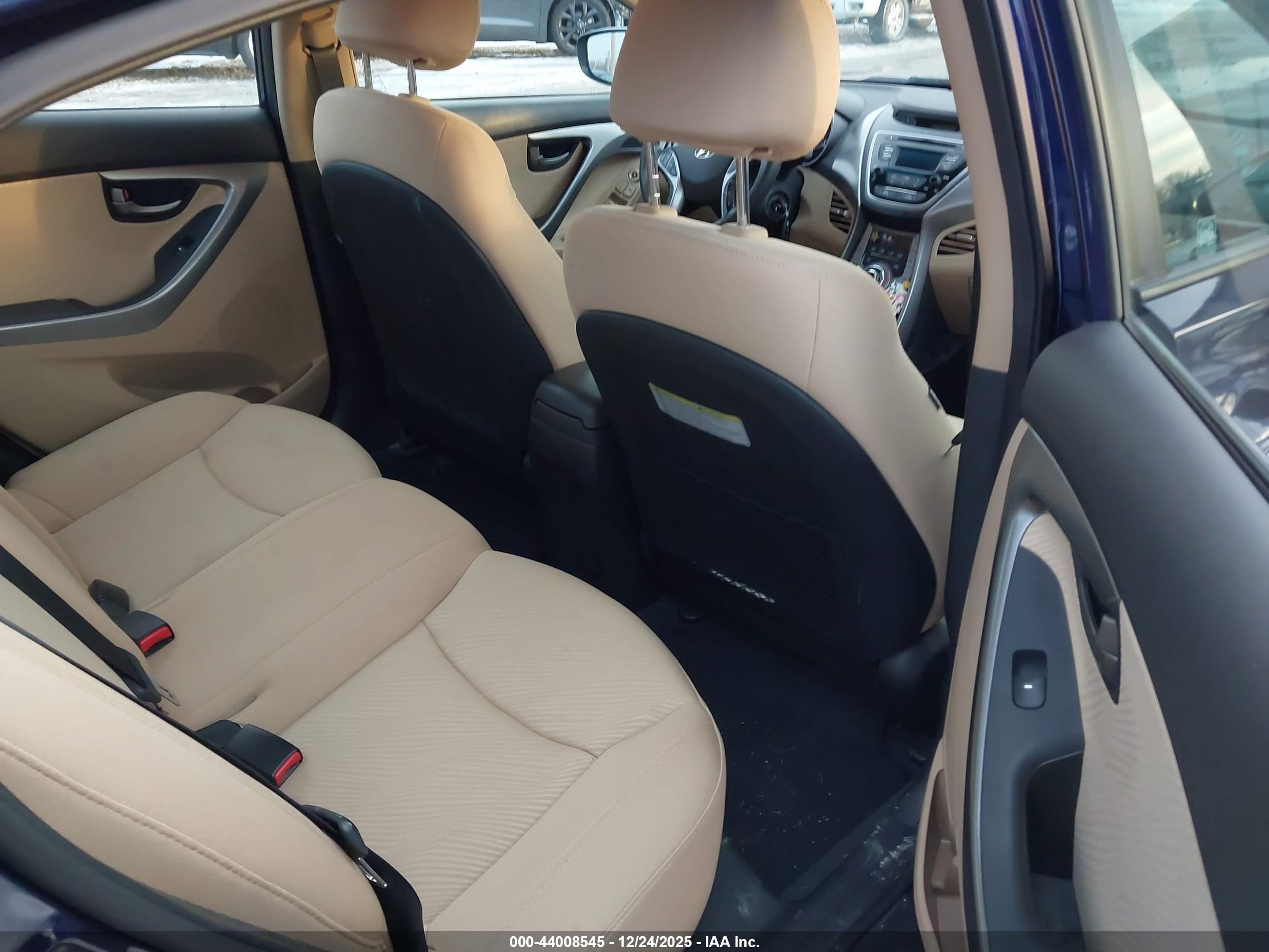 HYUNDAI ELANTRA image 8
